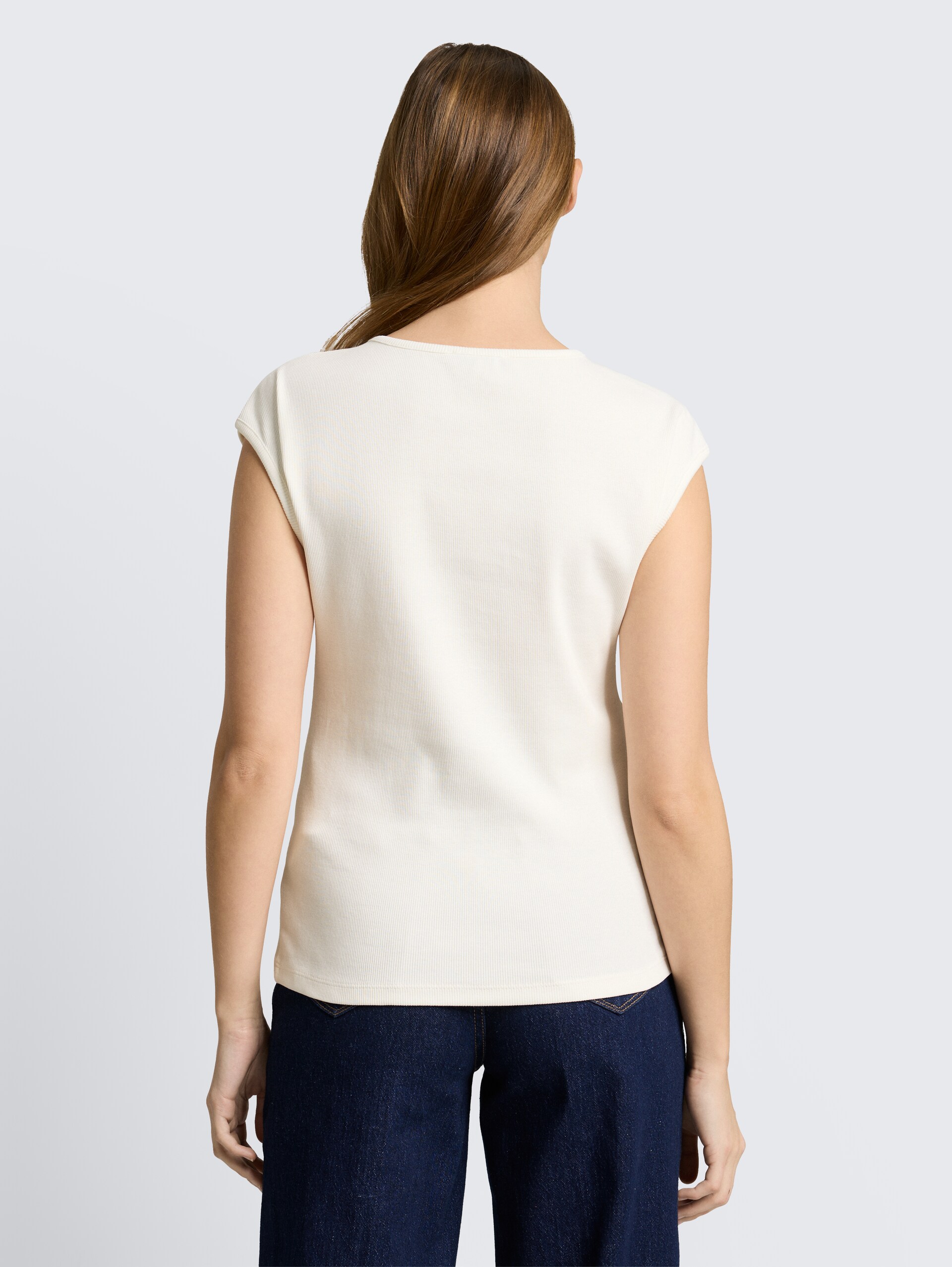 Slim fit T-shirt met ribbelstructuur - off white - Neklijn model-achteraanzicht