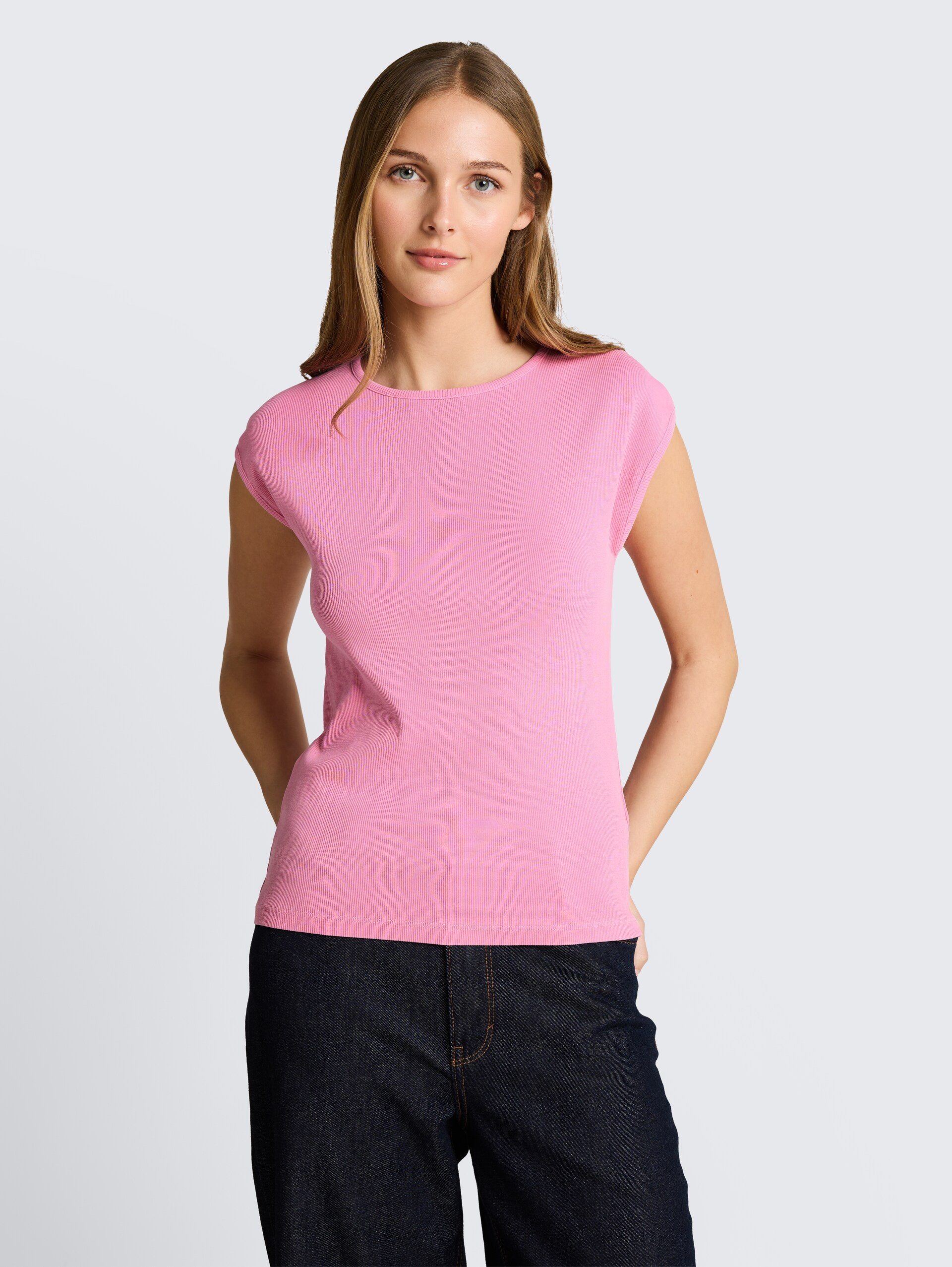 Slim fit T-shirt met ribbelstructuur - Soft Blush Rose - Nek model vooraanzicht