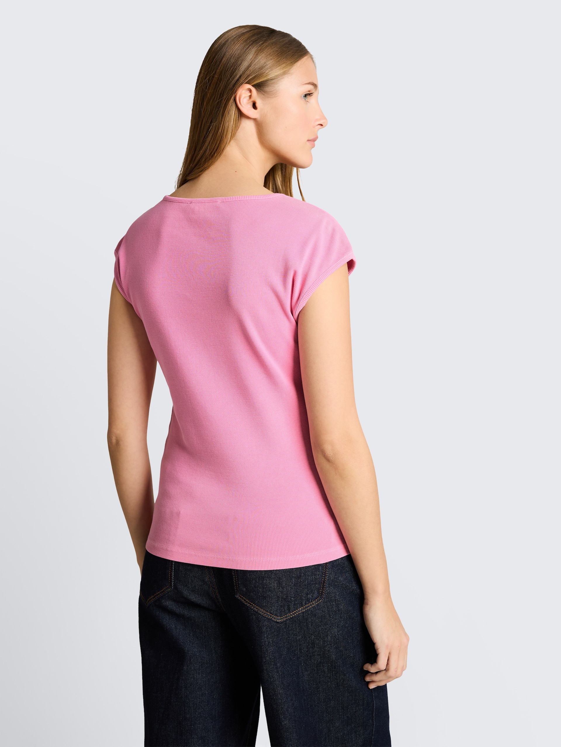 Slim fit T-shirt met ribbelstructuur - Soft Blush Rose - Neklijn model-achteraanzicht