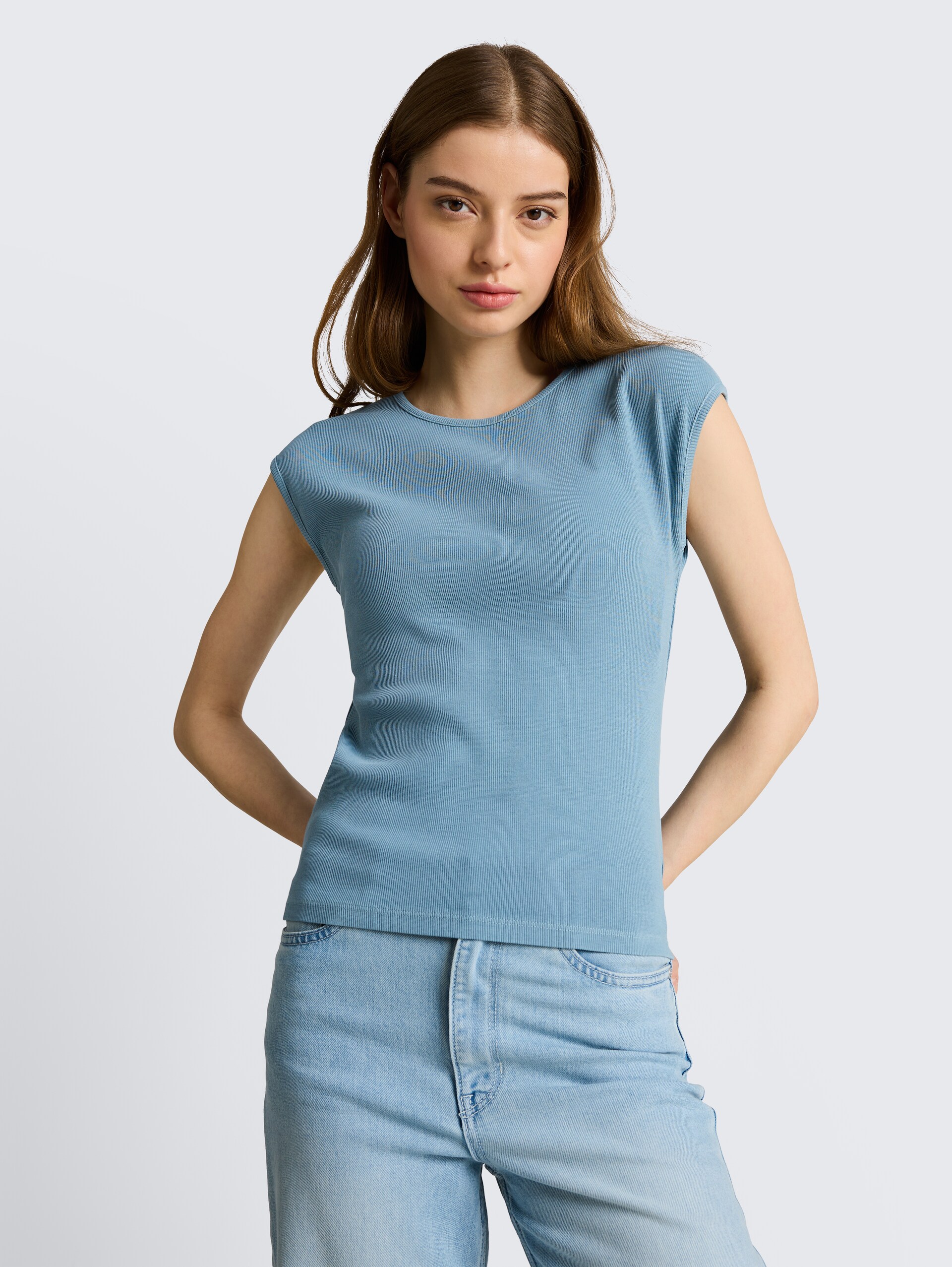 Slim fit T-shirt met ribbelstructuur - spring lake blue - Nek model vooraanzicht