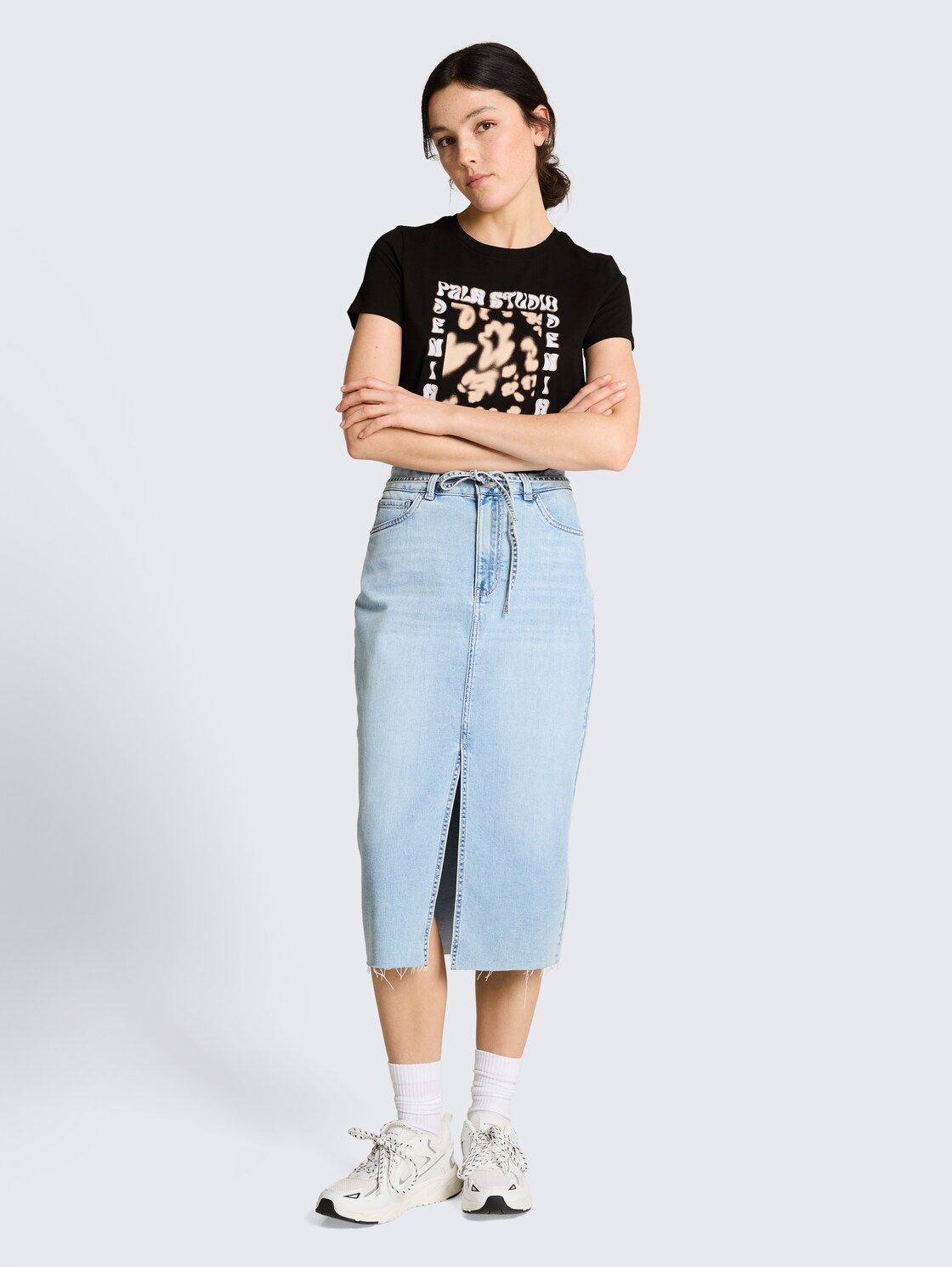 T-Shirt mit Print - deep black - Model-Vorderansicht