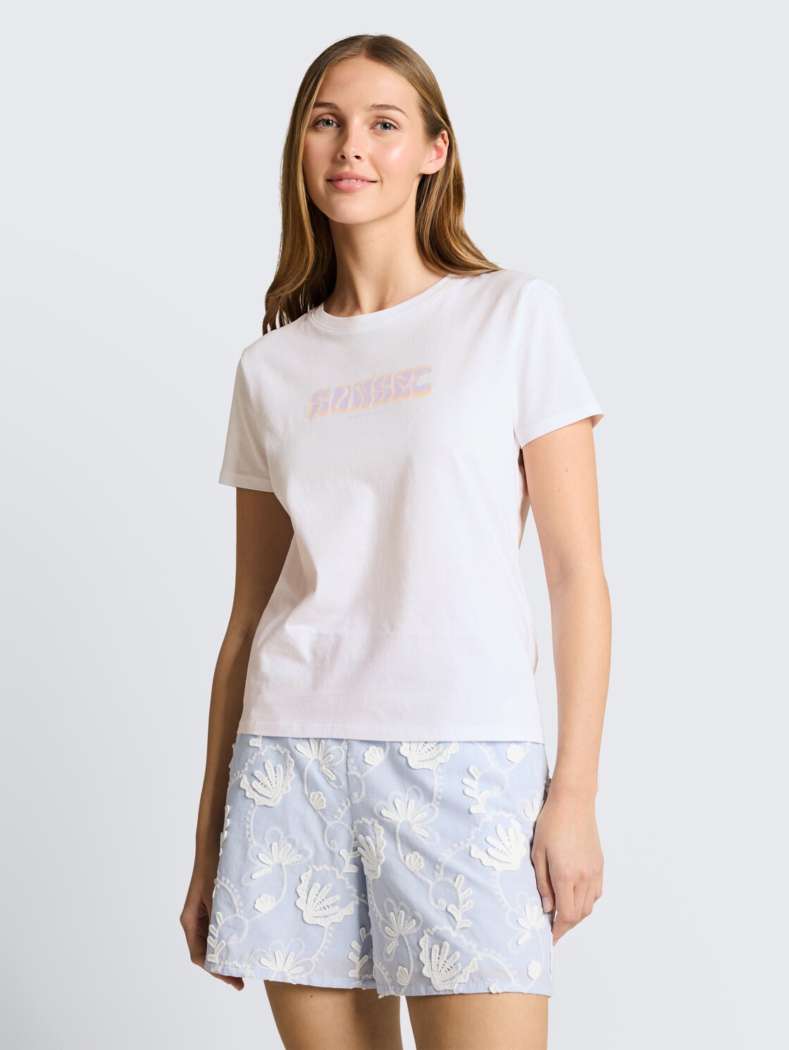 T-Shirt mit Print - White - Ausschnitt Model-Vorderansicht