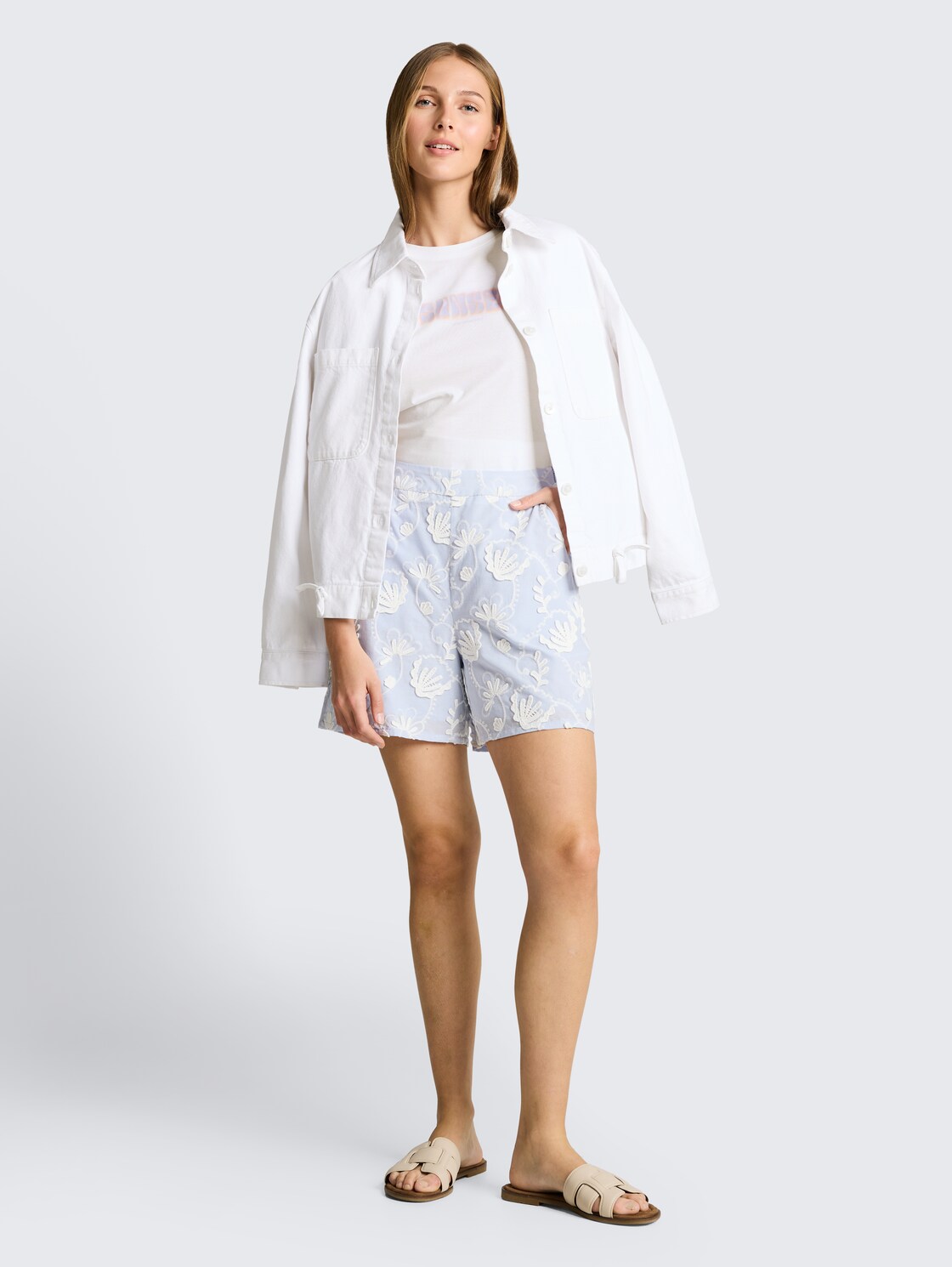 T-Shirt mit Print - White - Model-Vorderansicht