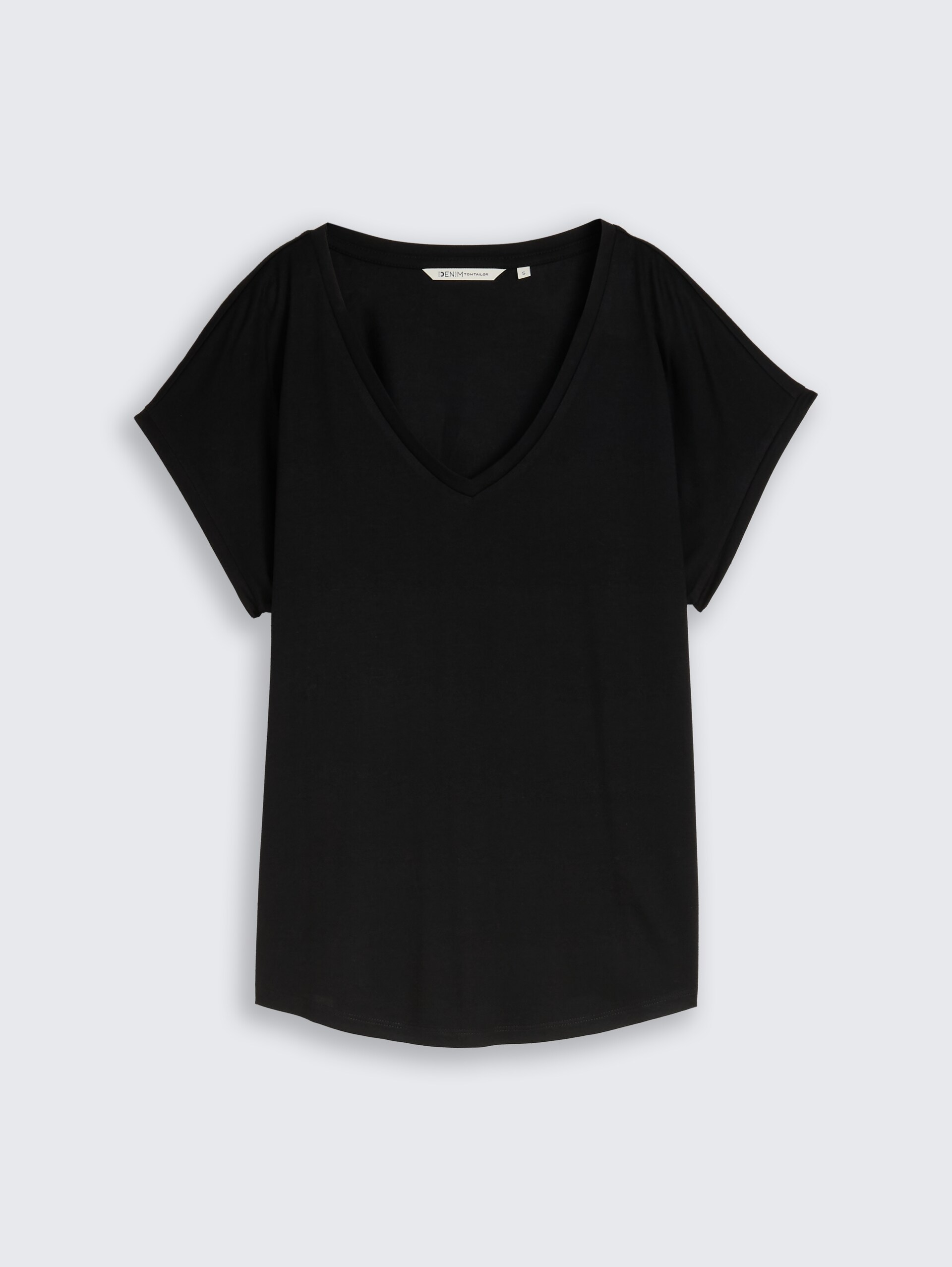 T-Shirt mit V-Ausschnitt - deep black - Vorder-Produkt-Ansicht