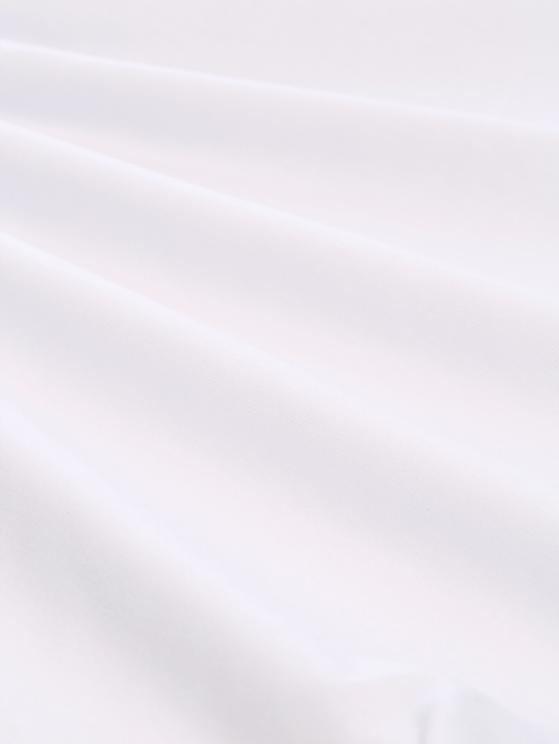 T-Shirt mit V-Ausschnitt - White - Material-Ansicht