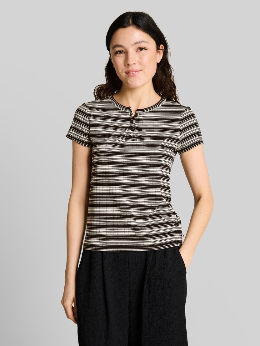 Henley T-Shirt mit Streifenmuster von Denim Female, black white gradient stripe