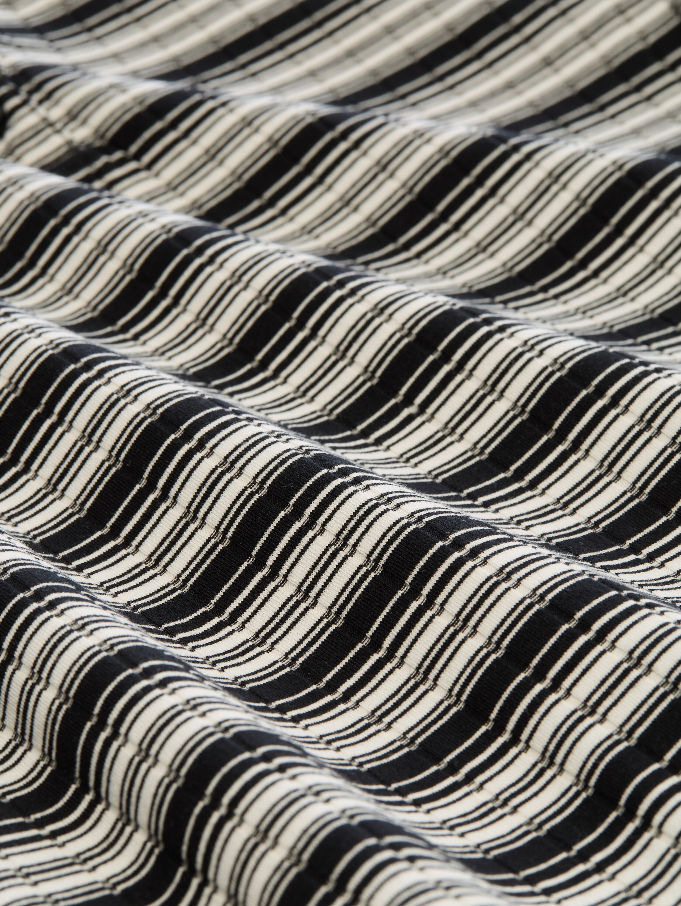 Henley T-Shirt mit Streifenmuster - black_white_gradient_stripe - 