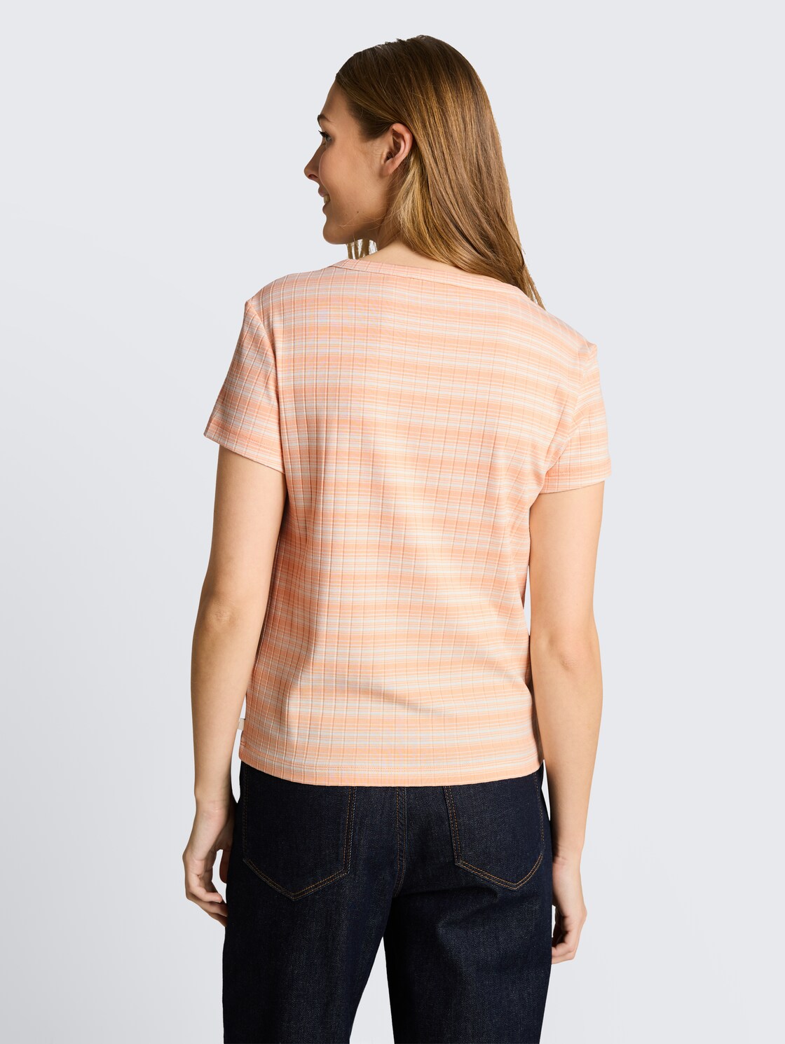 Henley T-shirt met streepjesmotief - apricot white gradient stripe - Neklijn model-achteraanzicht
