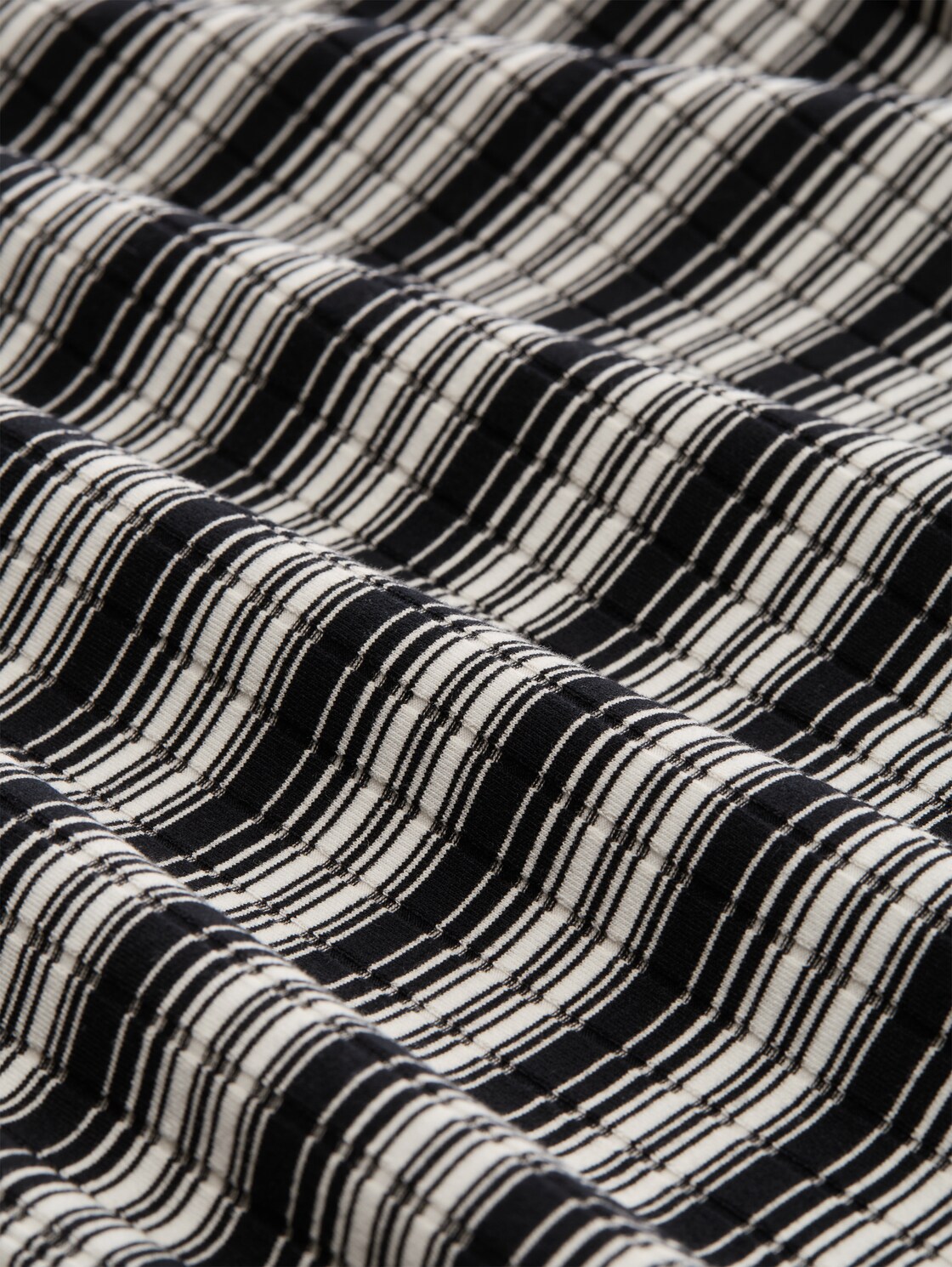 Top mit Streifenmuster - black white gradient stripe - Material-Ansicht