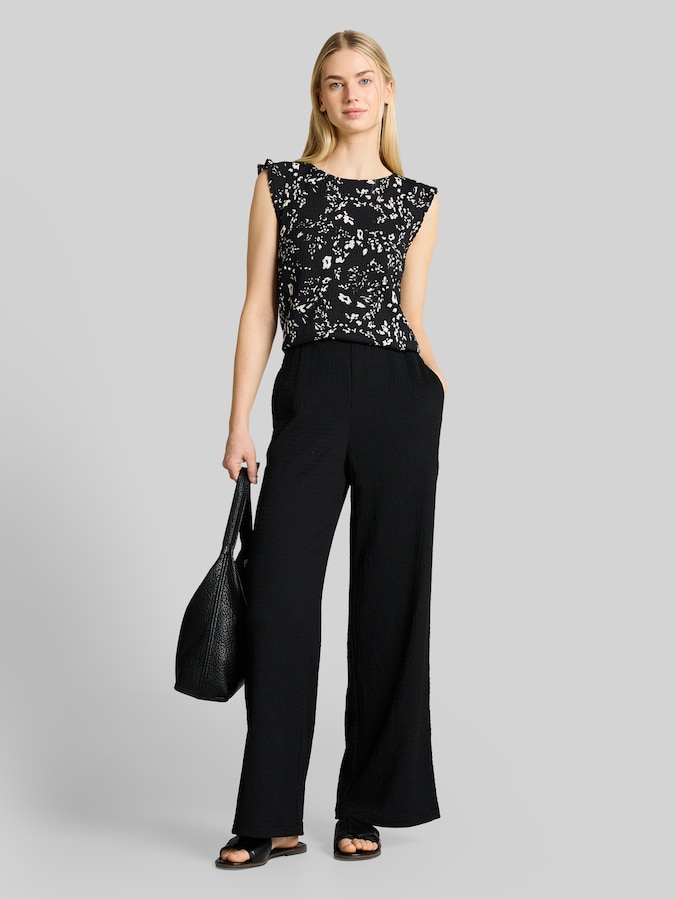 Losvallende crinkle top met volants door Denim Female, black white flower print