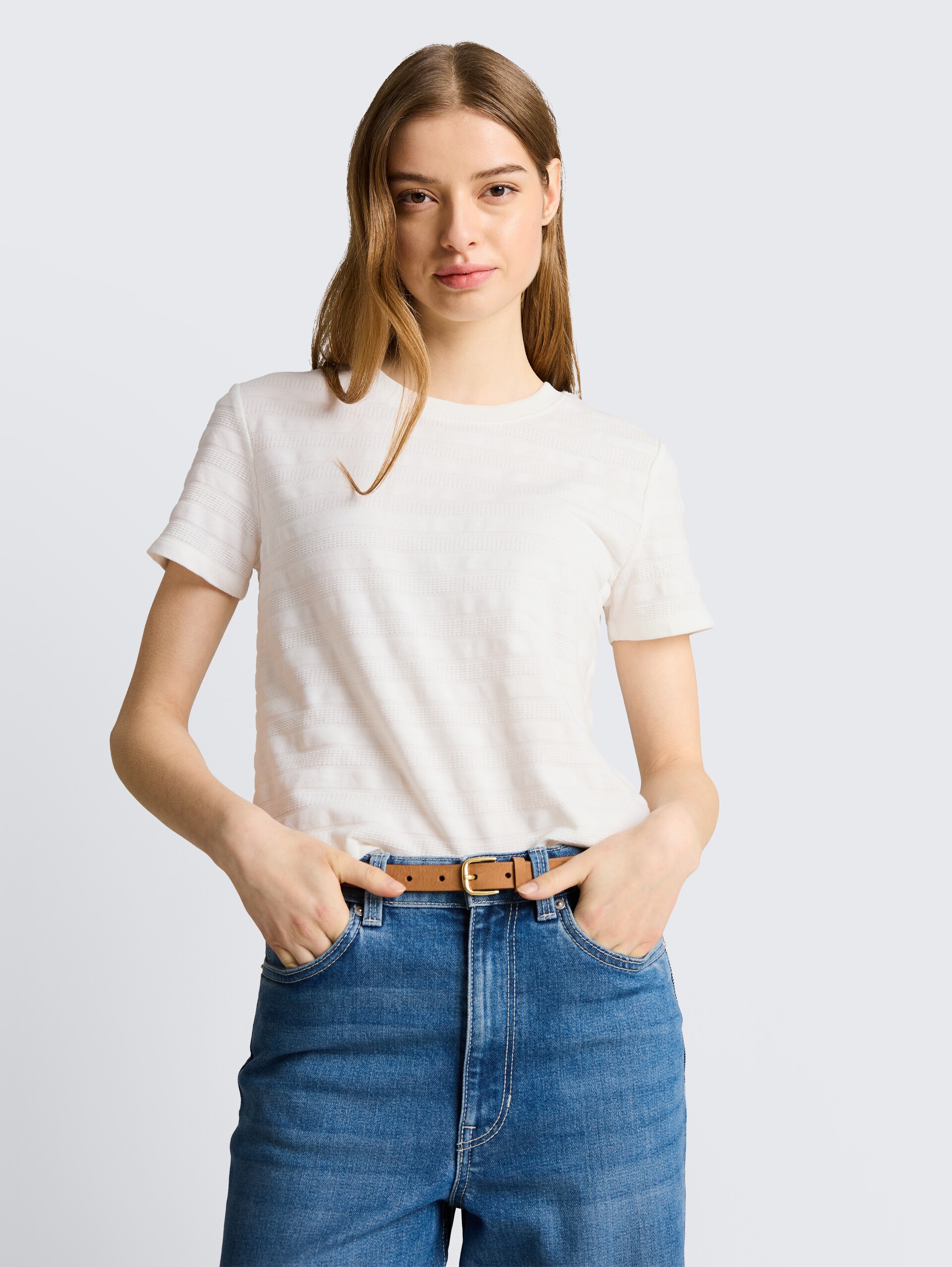 Jacquard T-Shirt mit Rundhalsausschnitt - off white - Ausschnitt Model-Vorderansicht