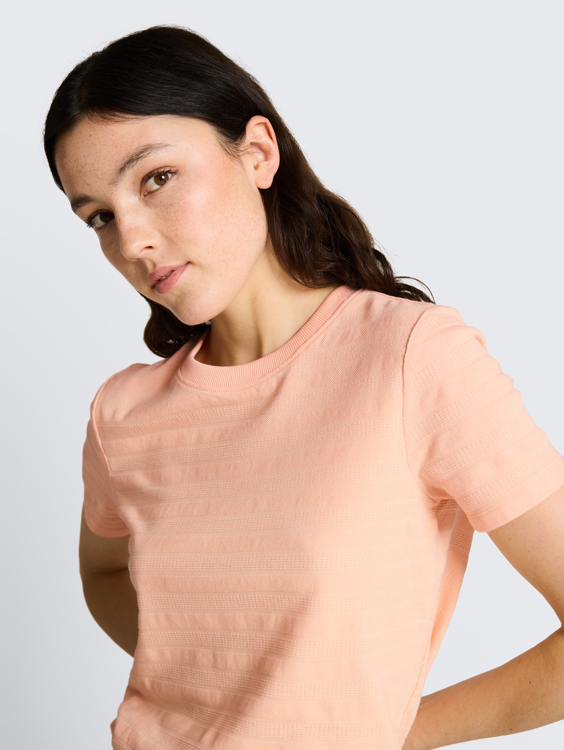 Jacquard T-shirt met ronde hals - Orange Parfait - Detailaanzicht model