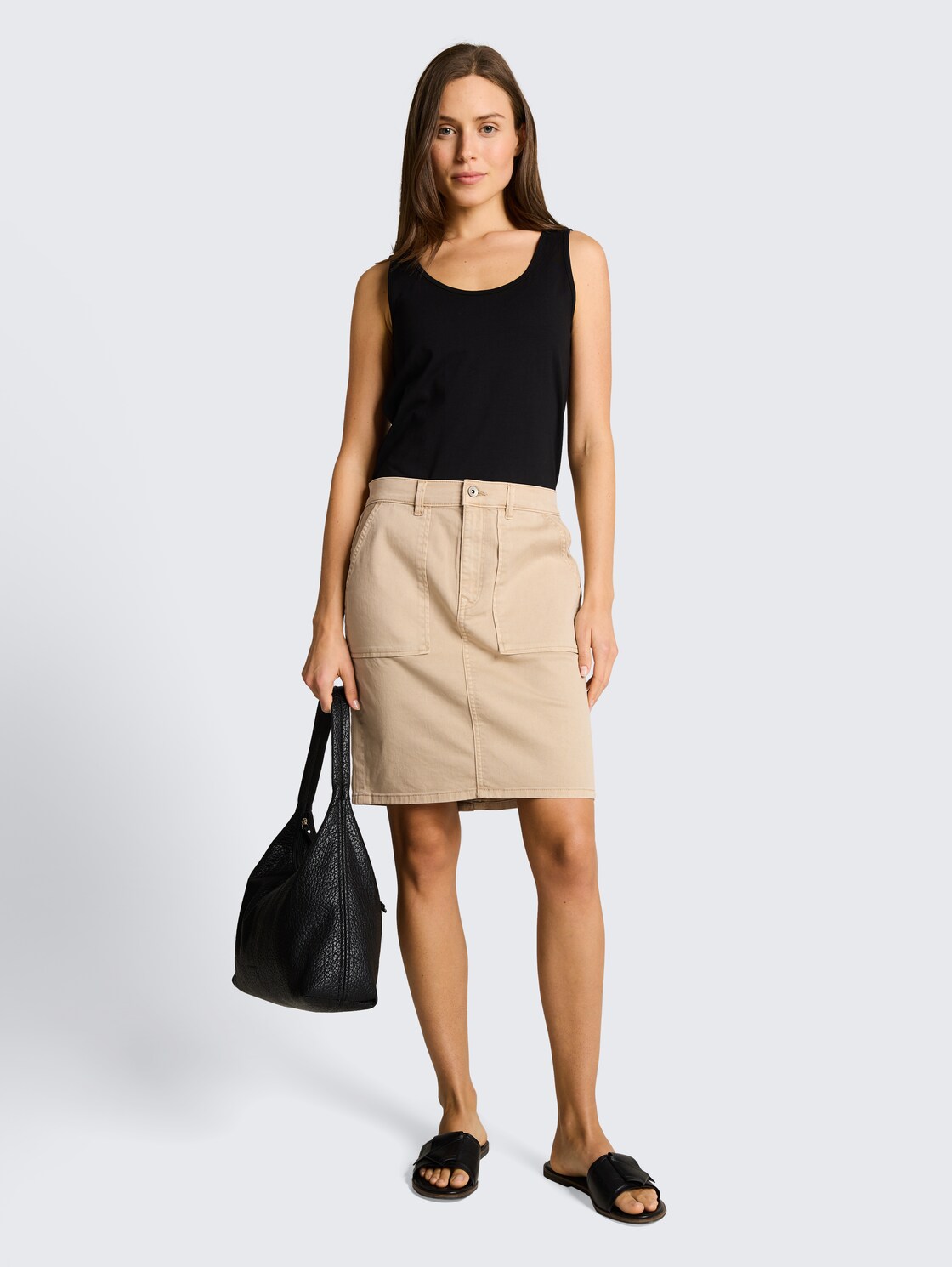 Jeansrock mit aufgesetzten Taschen - sand stone beige - Model-Vorderansicht