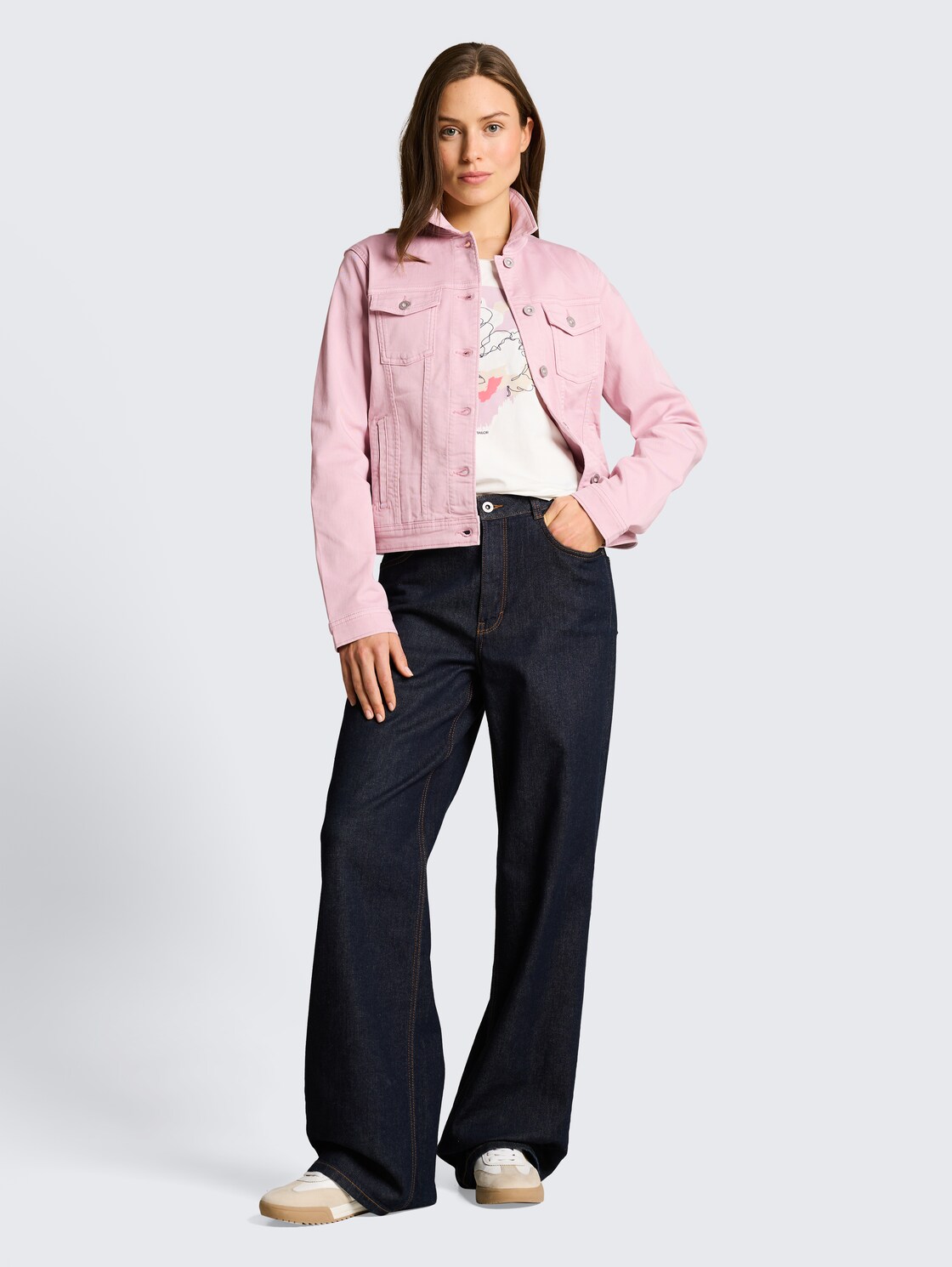 Jeansjacke mit Eingriffstaschen - light elderberry - seitliche Model-Ansicht