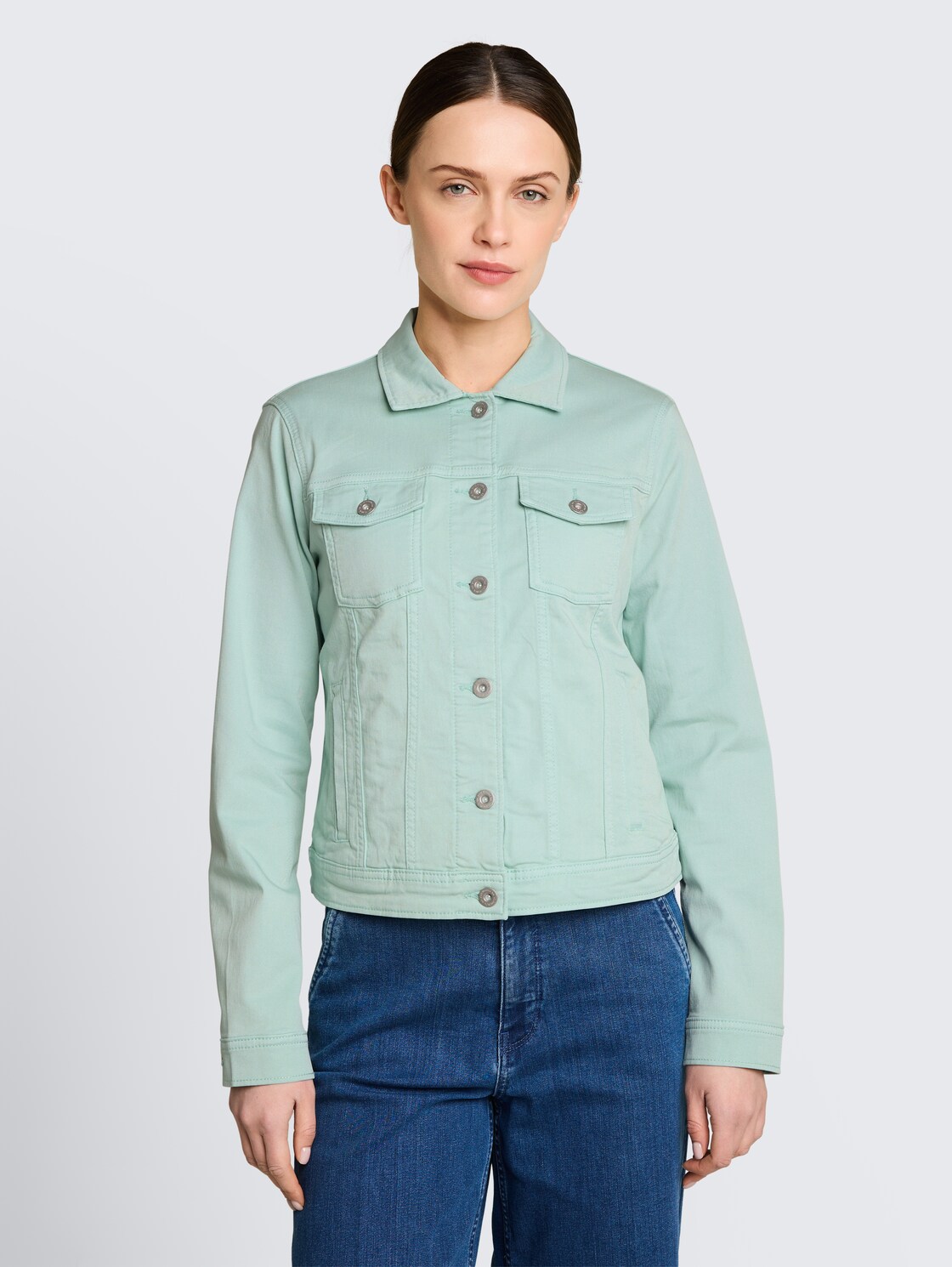 Jeansjacke mit Eingriffstaschen - blue haze - Model-Vorderansicht