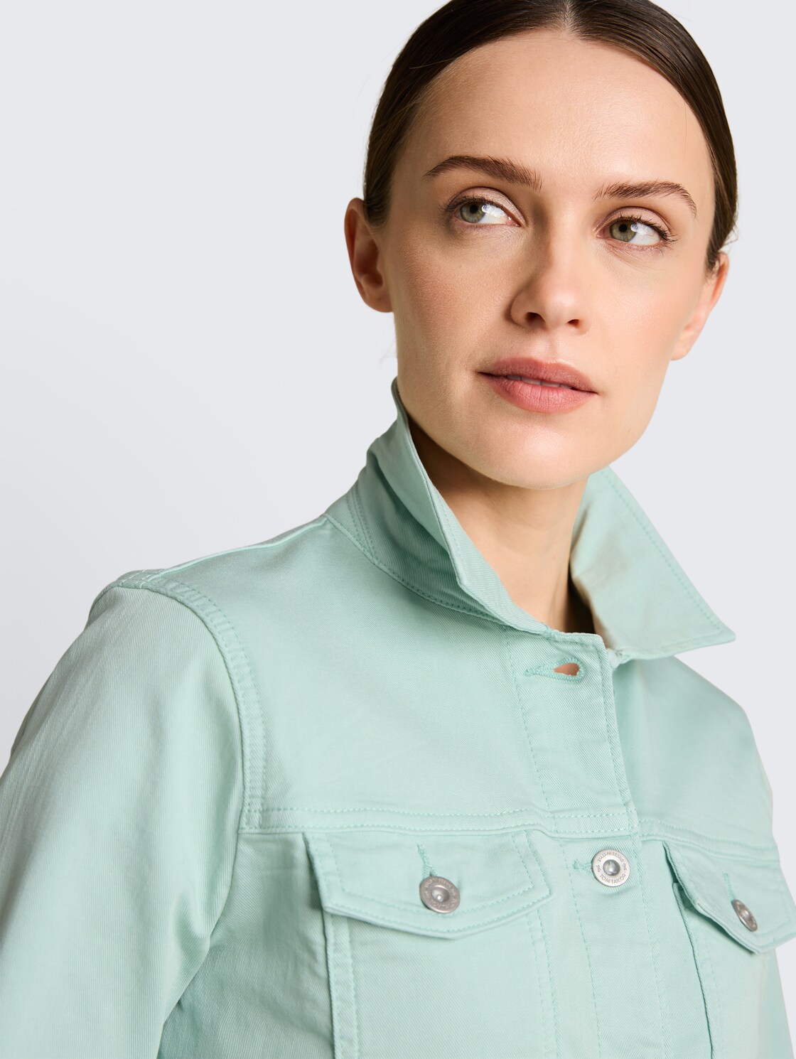 Jeansjacke mit Eingriffstaschen - blue haze - Detail-Model-Ansicht