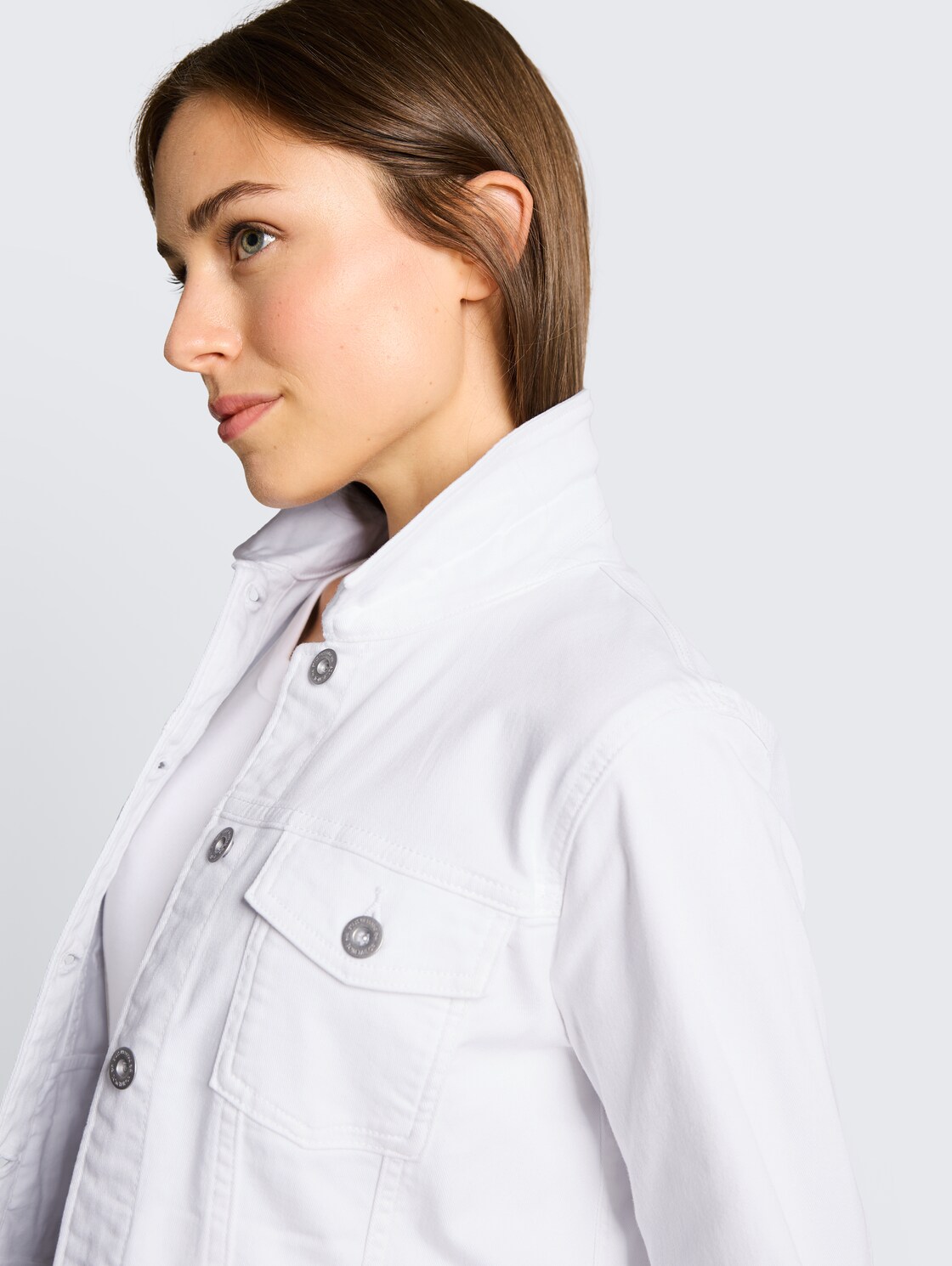 Jeansjacke mit Eingriffstaschen - bright white - Detail-Model-Ansicht