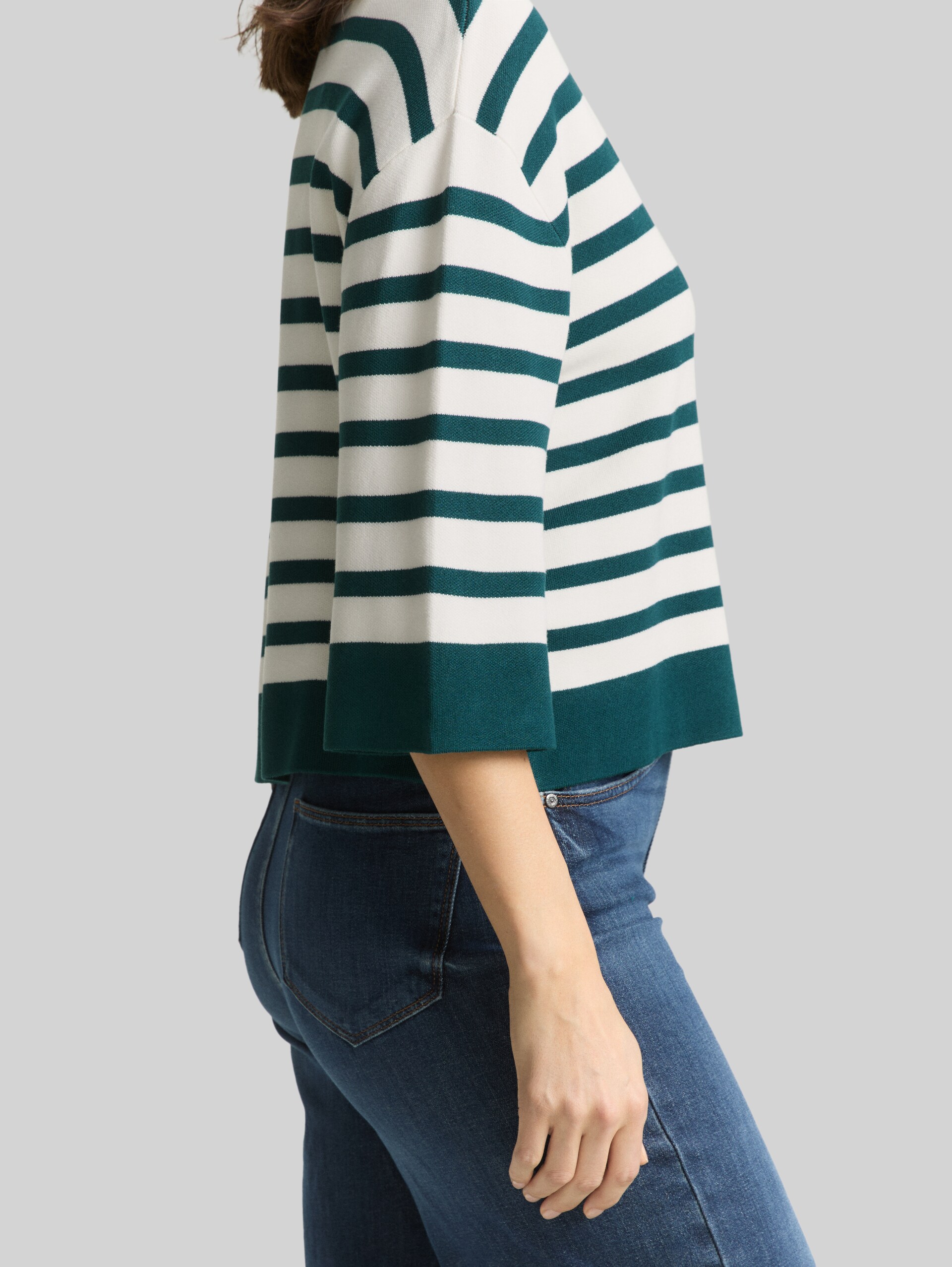 Loose fit cardigan with striped pattern - white green knit stripe - Detail model view