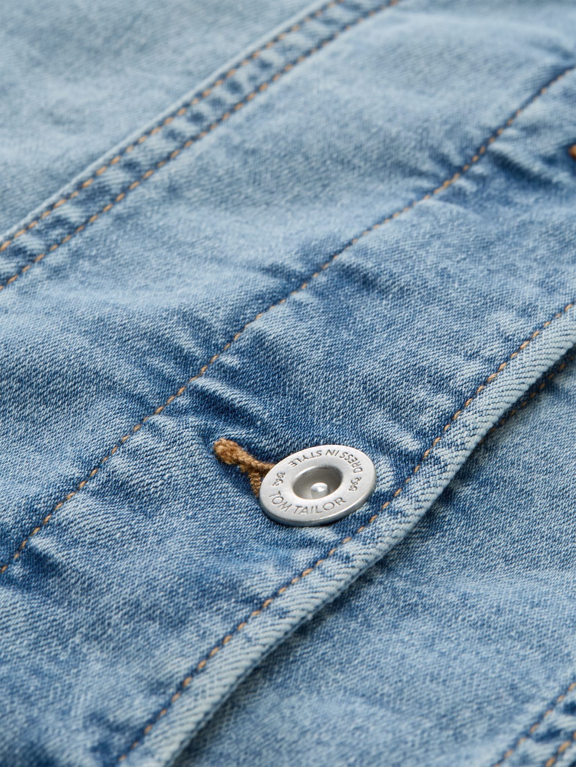 Jeansjacke mit Eingriffstaschen - Clean Light Stone Blue Denim - Produkt-Detail-Ansicht