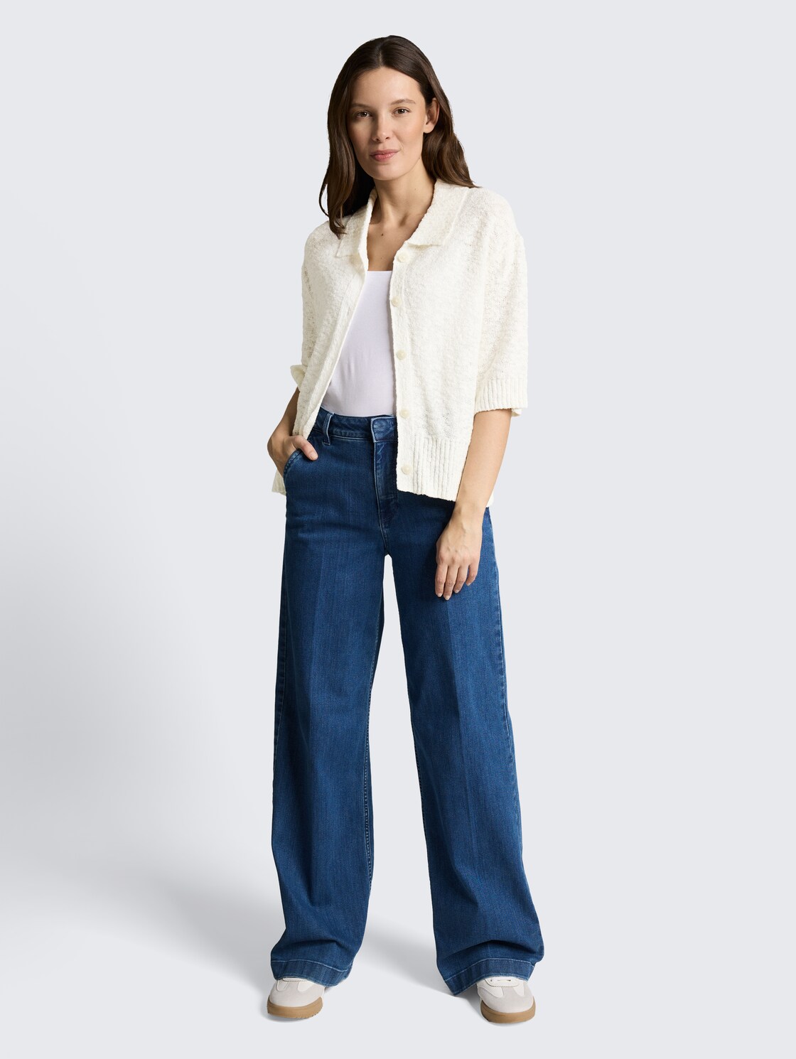 Loose Fit Bouclé Cardigan mit Kragen - Whisper White - Model-Vorderansicht