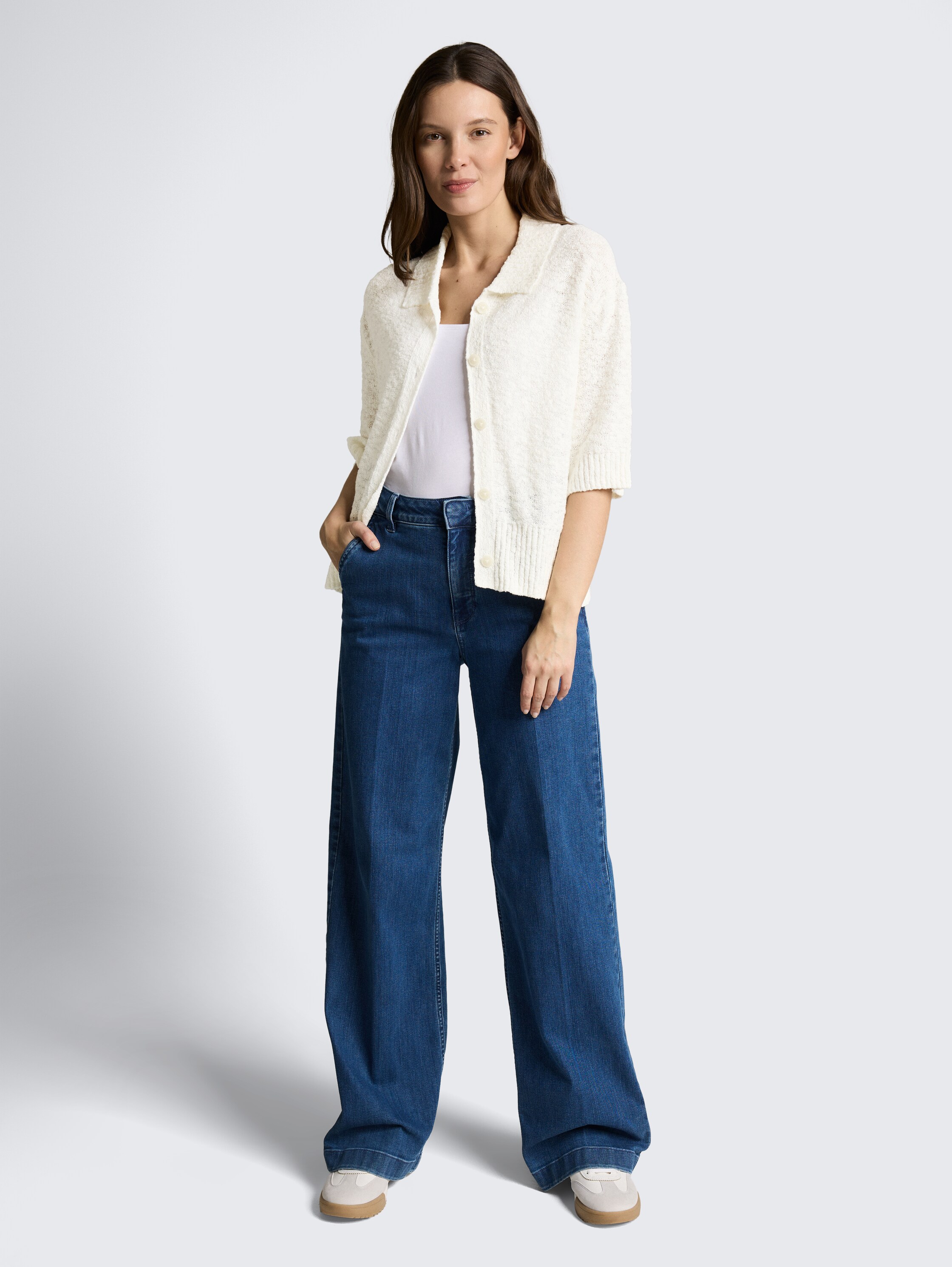 Loose Fit Bouclé Cardigan mit Kragen - Whisper White - Model-Vorderansicht