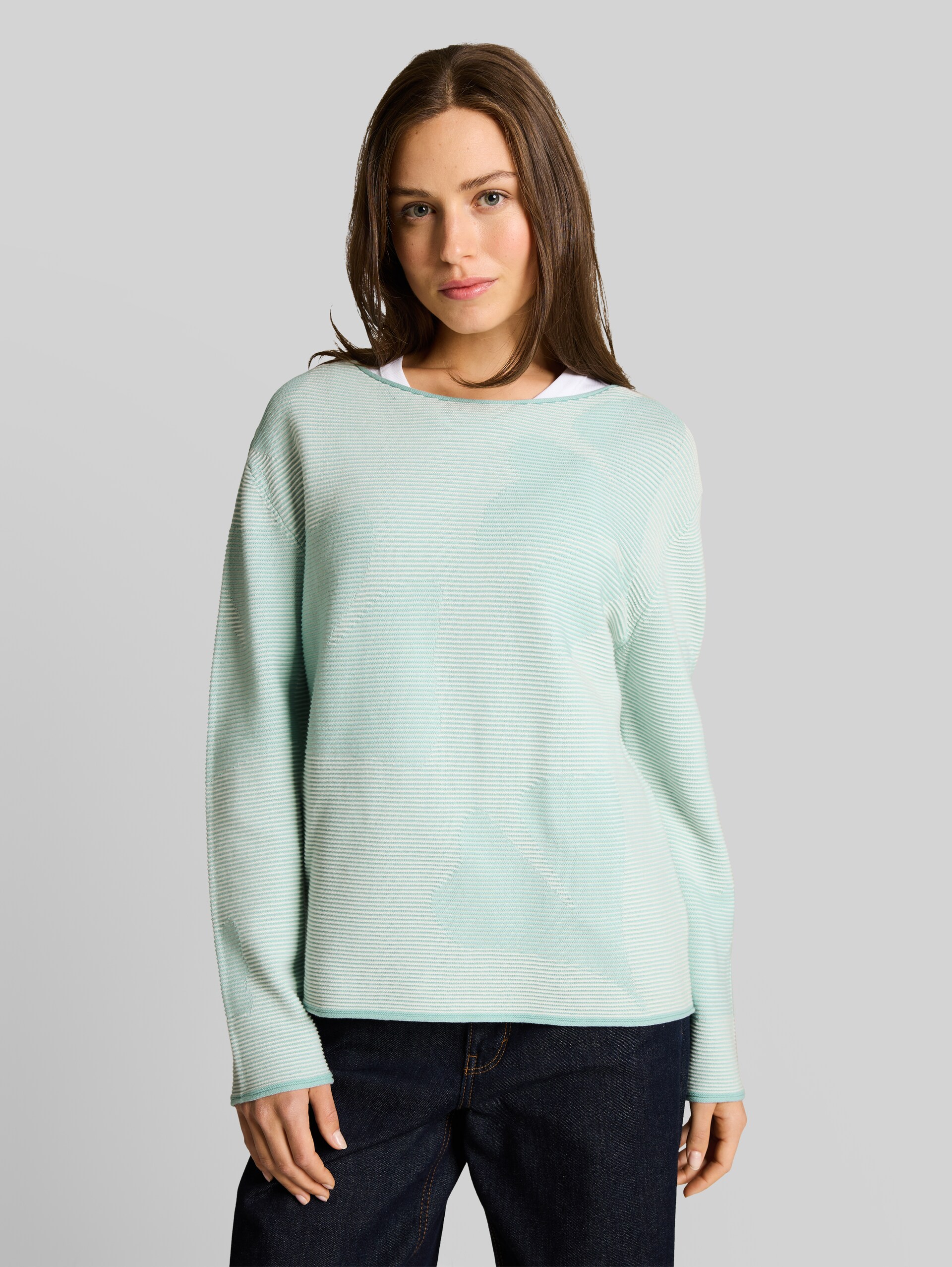 Cotton knit jumper - mint ginko structure stripe - Neckline model front view