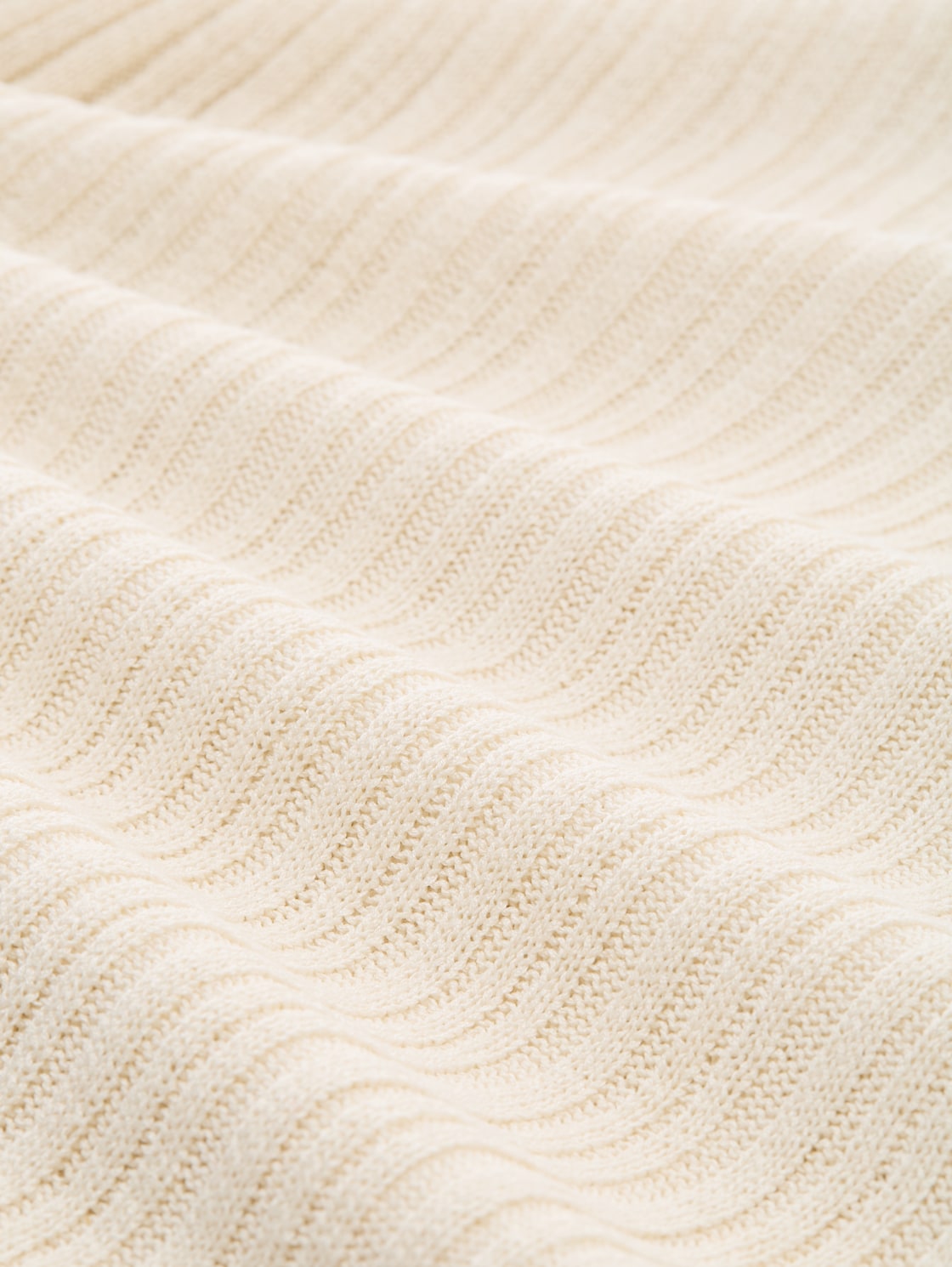 Stricktop mit V-Ausschnitt - Dove White - Material-Ansicht