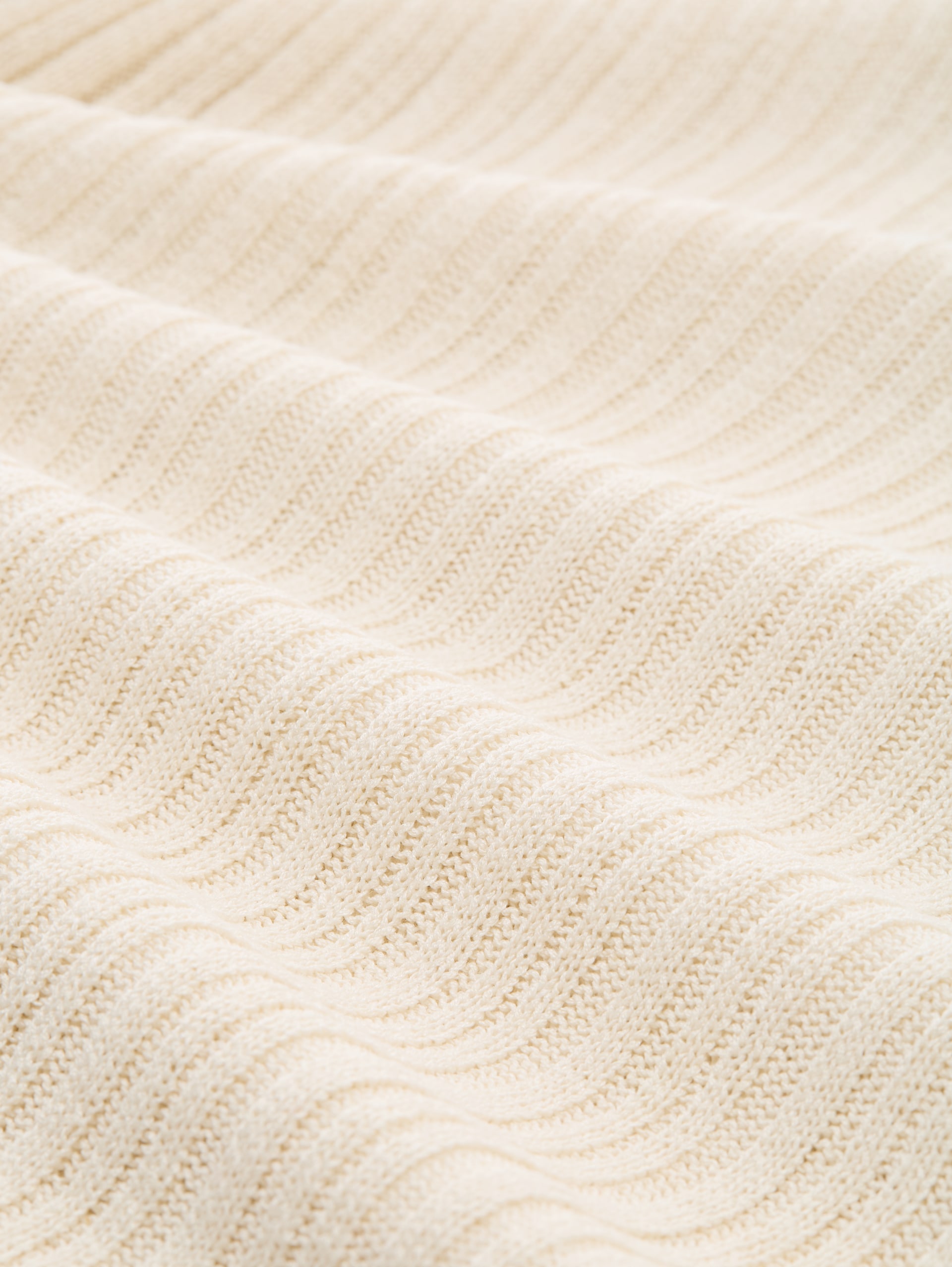 Stricktop mit V-Ausschnitt - Dove White - Material-Ansicht