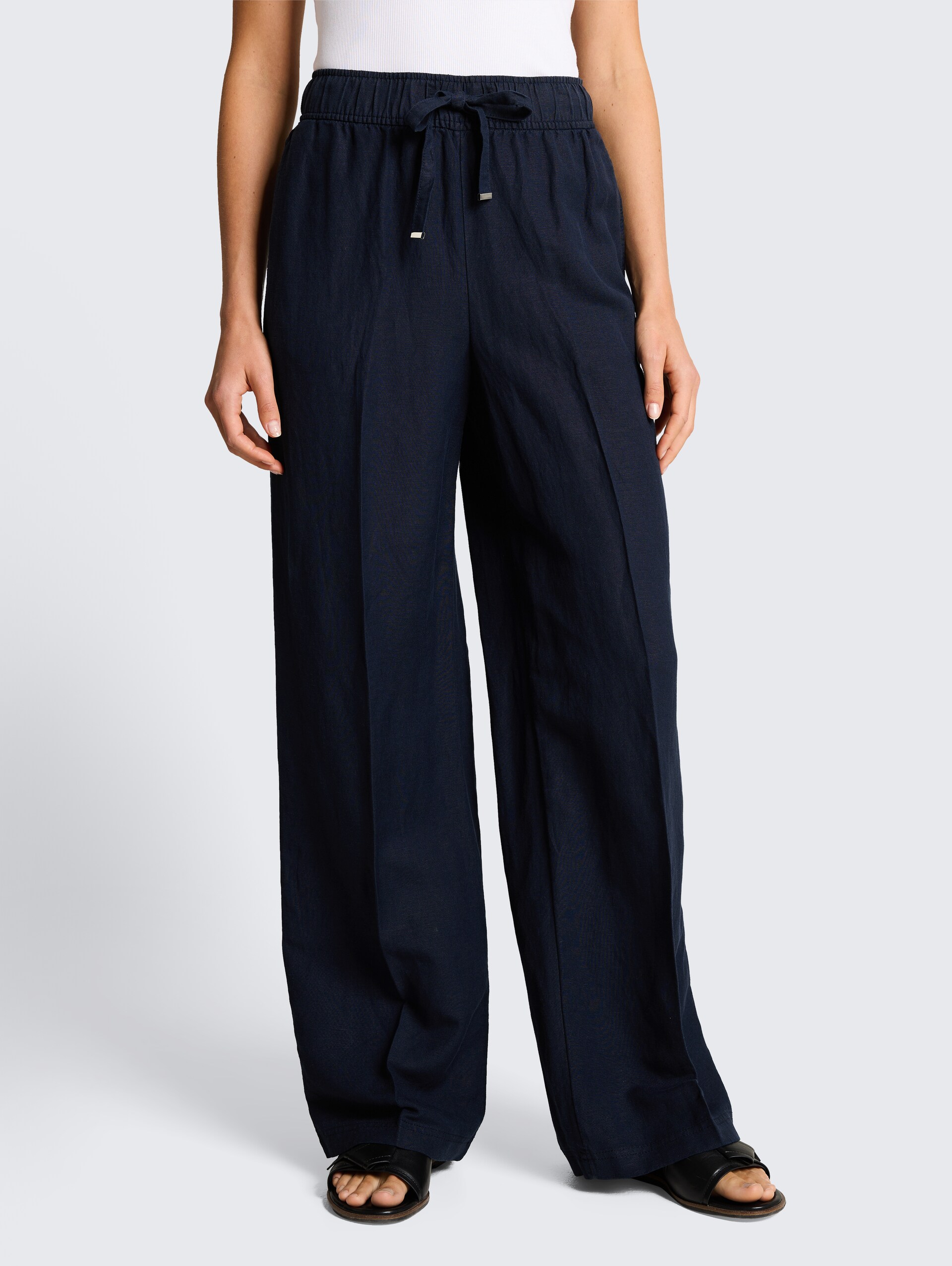 Loose fit broek met linnen - sky captain blue - Nek model vooraanzicht