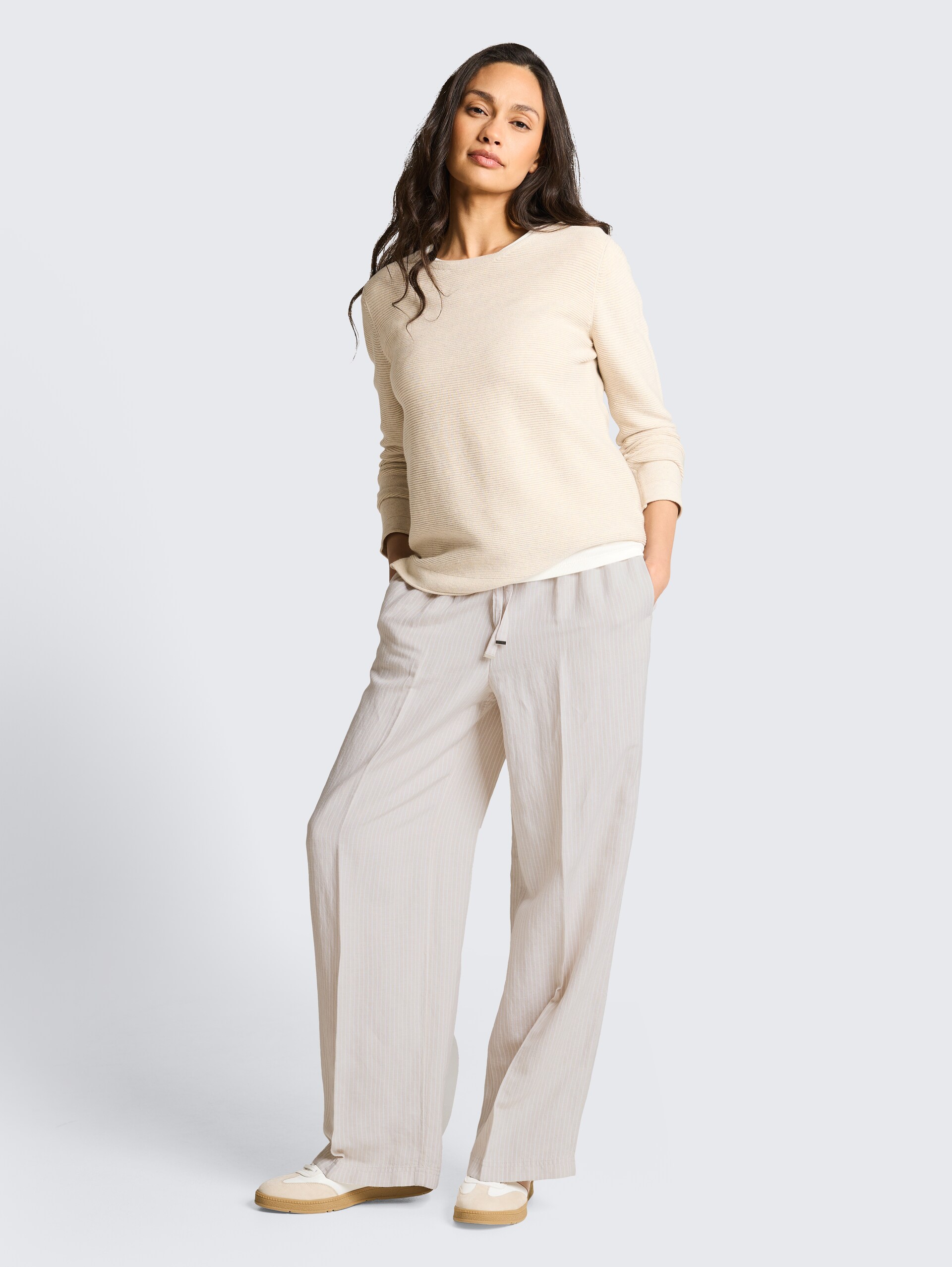 Pantalon ample avec une touche de lin - taupe white irregular stripe - Vue de face du modèle