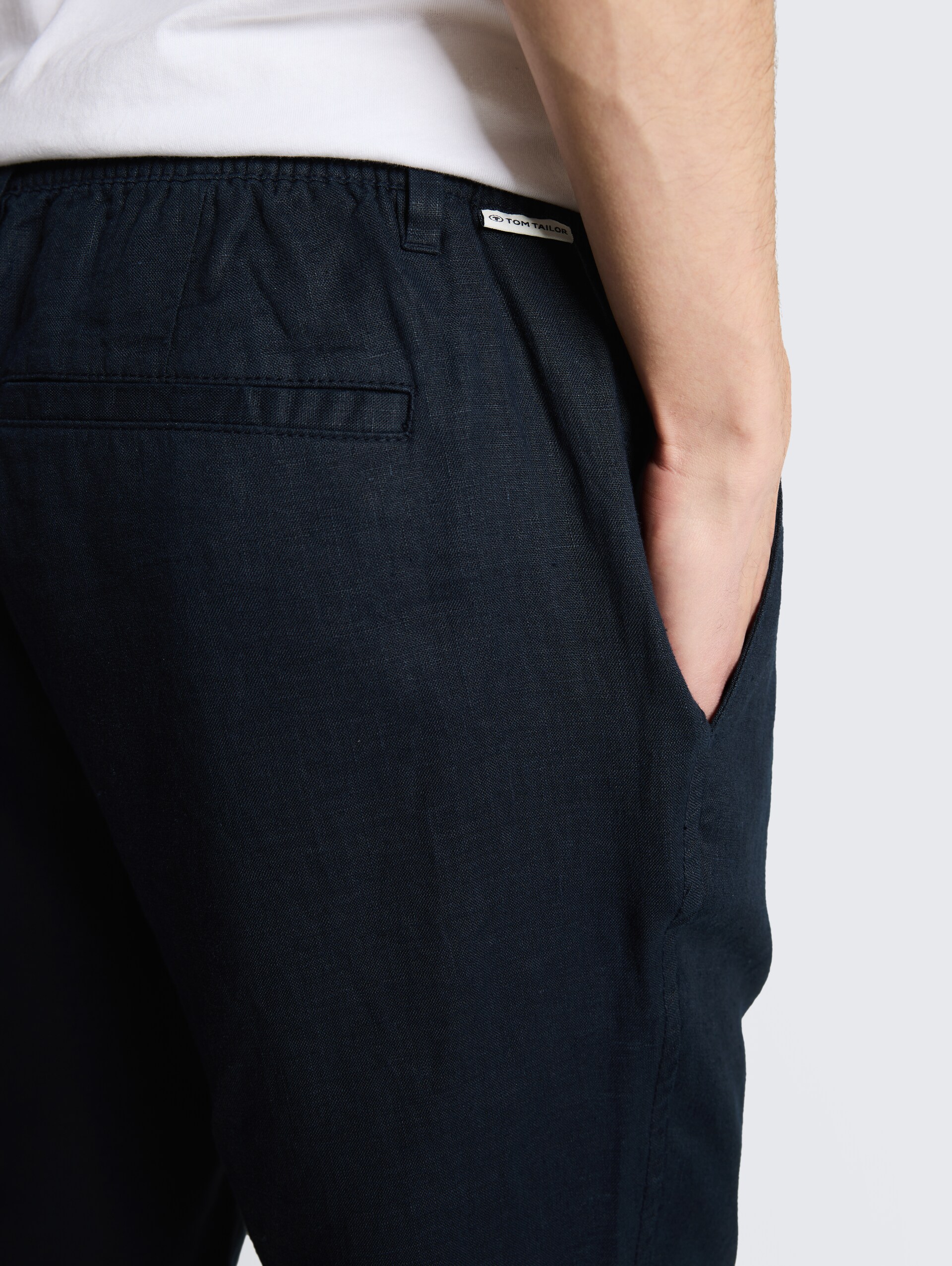 TTREGULAR Chino Shorts aus Leinen - sky captain blue - Detail-Model-Ansicht