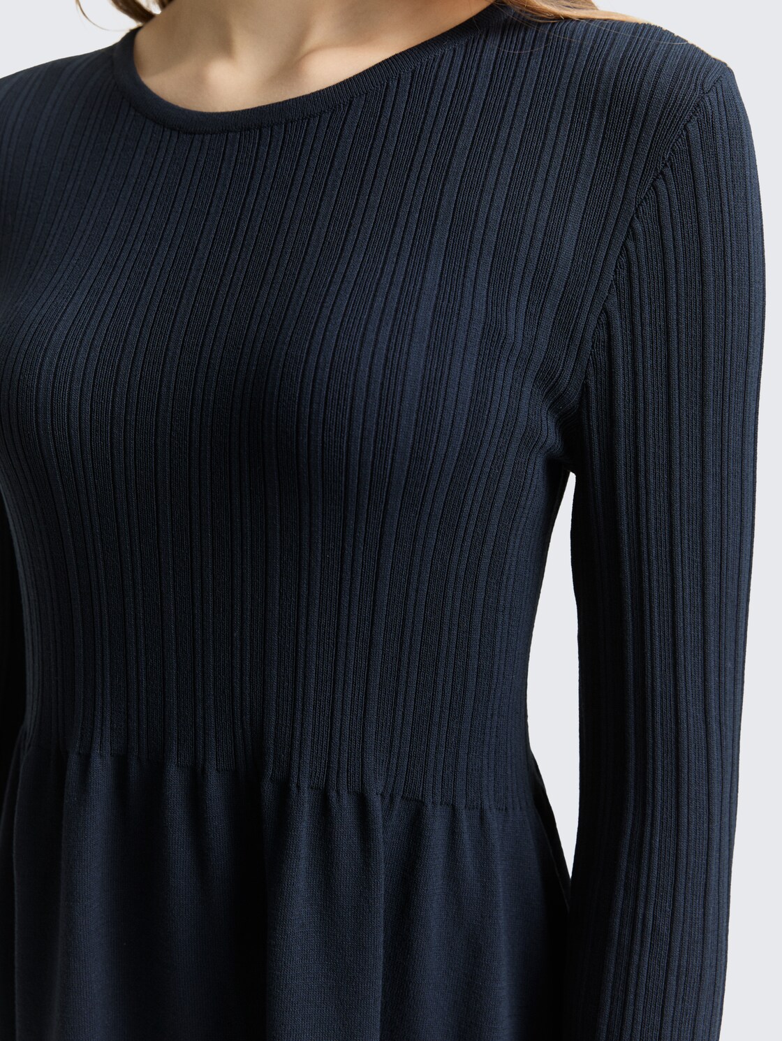 Mini-Kleid mit Rippstruktur - sky captain blue - Detail-Model-Ansicht