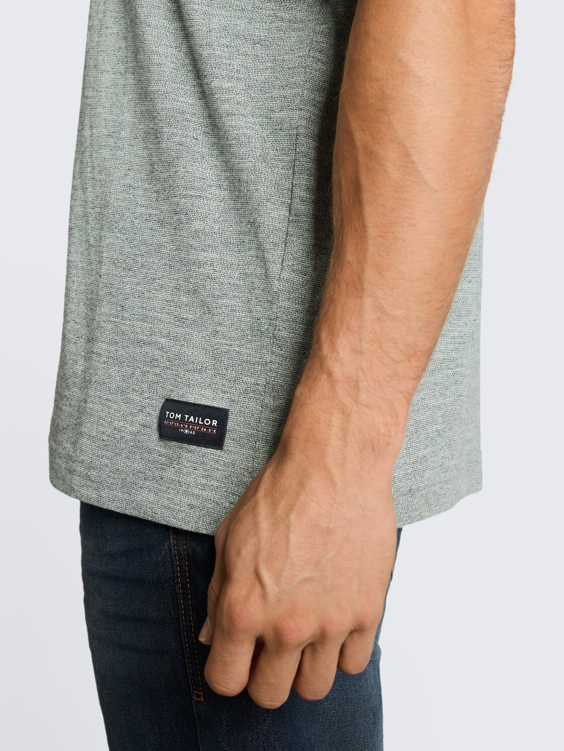 T-Shirt in Melange-Optik - green navy injected - Detail-Model-Ansicht