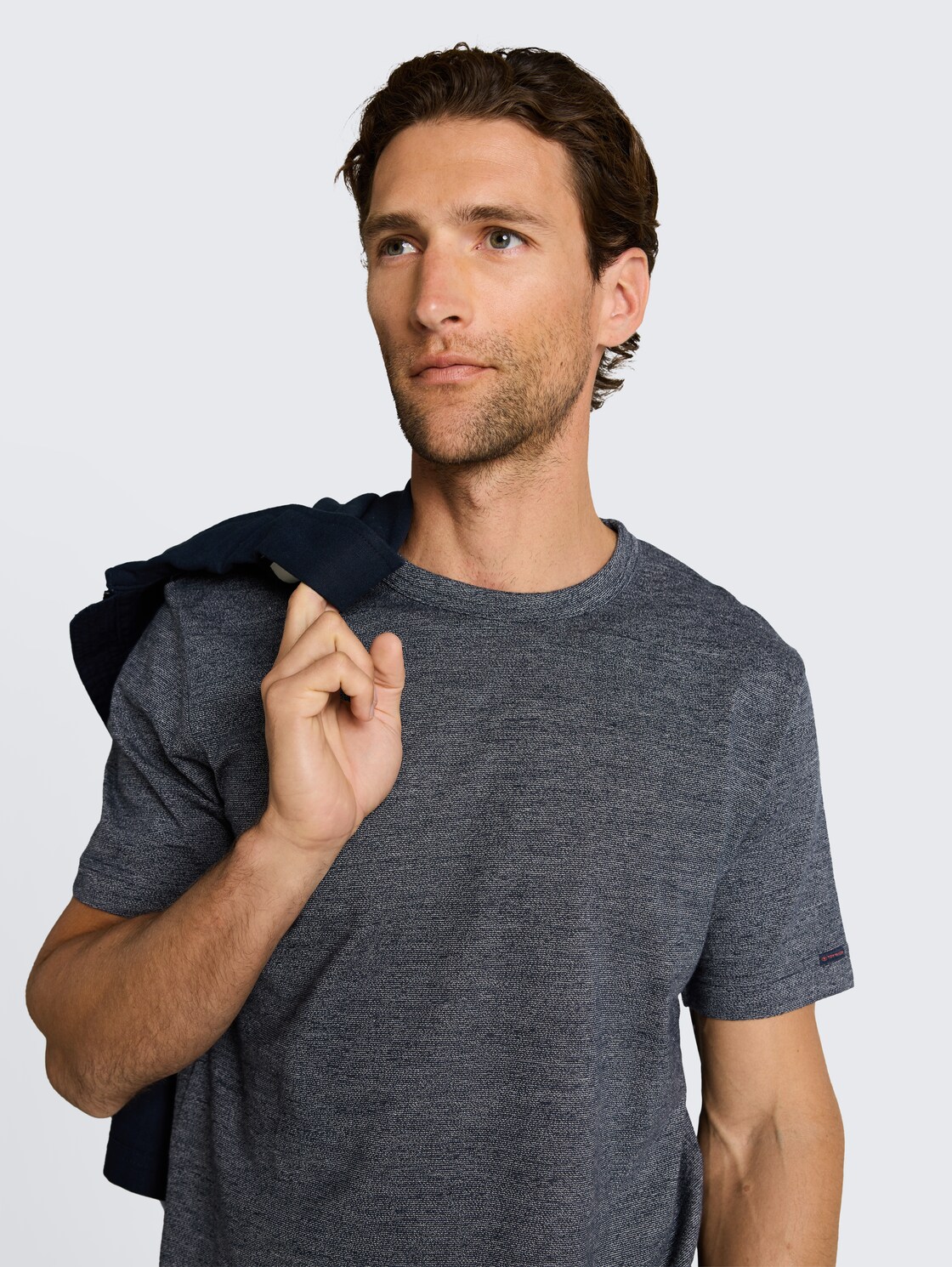 T-Shirt in Melange-Optik - navy gardenia white injected - Detail-Model-Ansicht