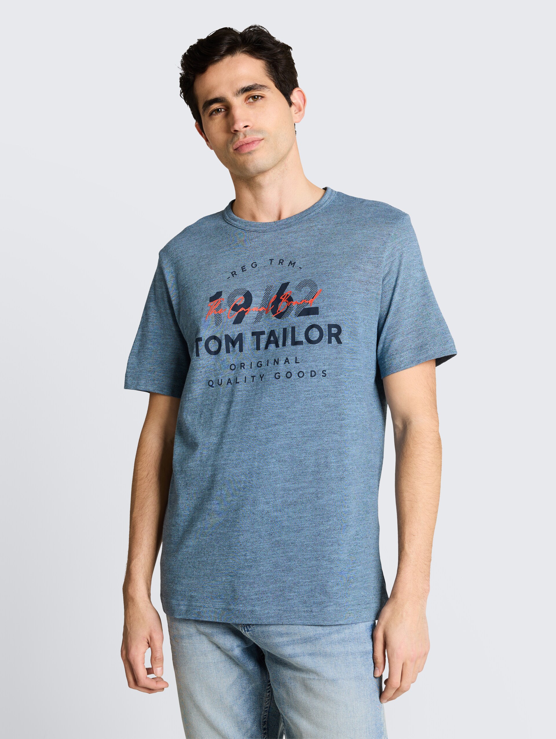 T-Shirt mit Logo-Print - spring blue navy injected - Ausschnitt Model-Vorderansicht