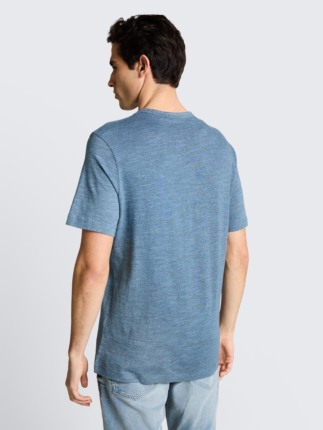 T-Shirt mit Logo-Print - spring blue navy injected - Auschnitt Model-Rückansicht