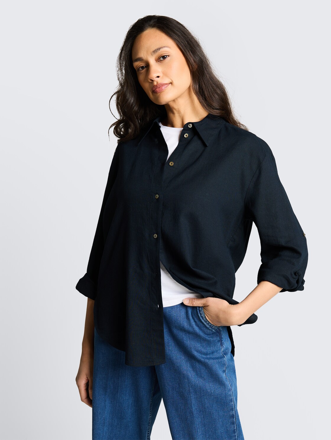 Oversize Hemdbluse mit Leinenanteil - sky captain blue - Ausschnitt Model-Vorderansicht