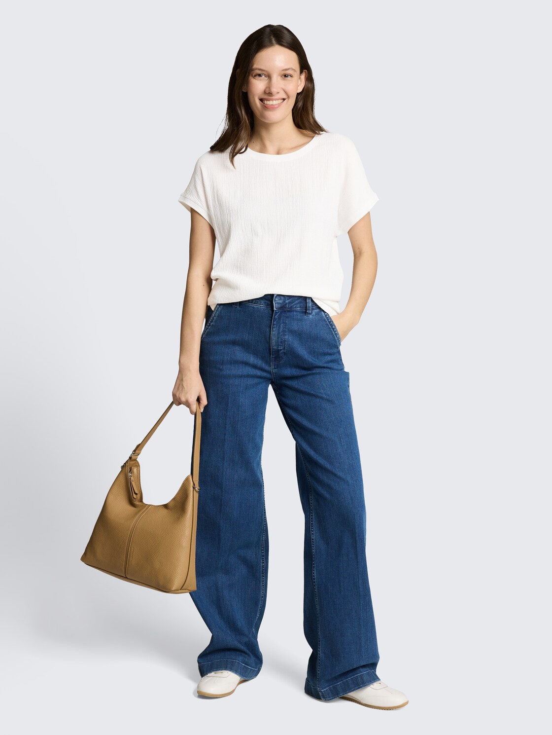 T-Shirt im Material-Mix - Whisper White - Model-Vorderansicht