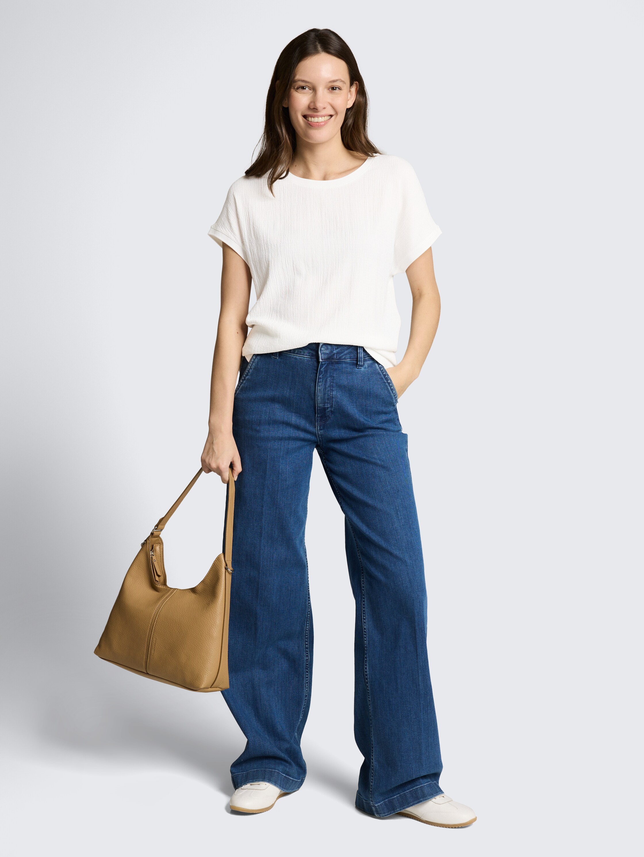 T-Shirt im Material-Mix - Whisper White - Model-Vorderansicht