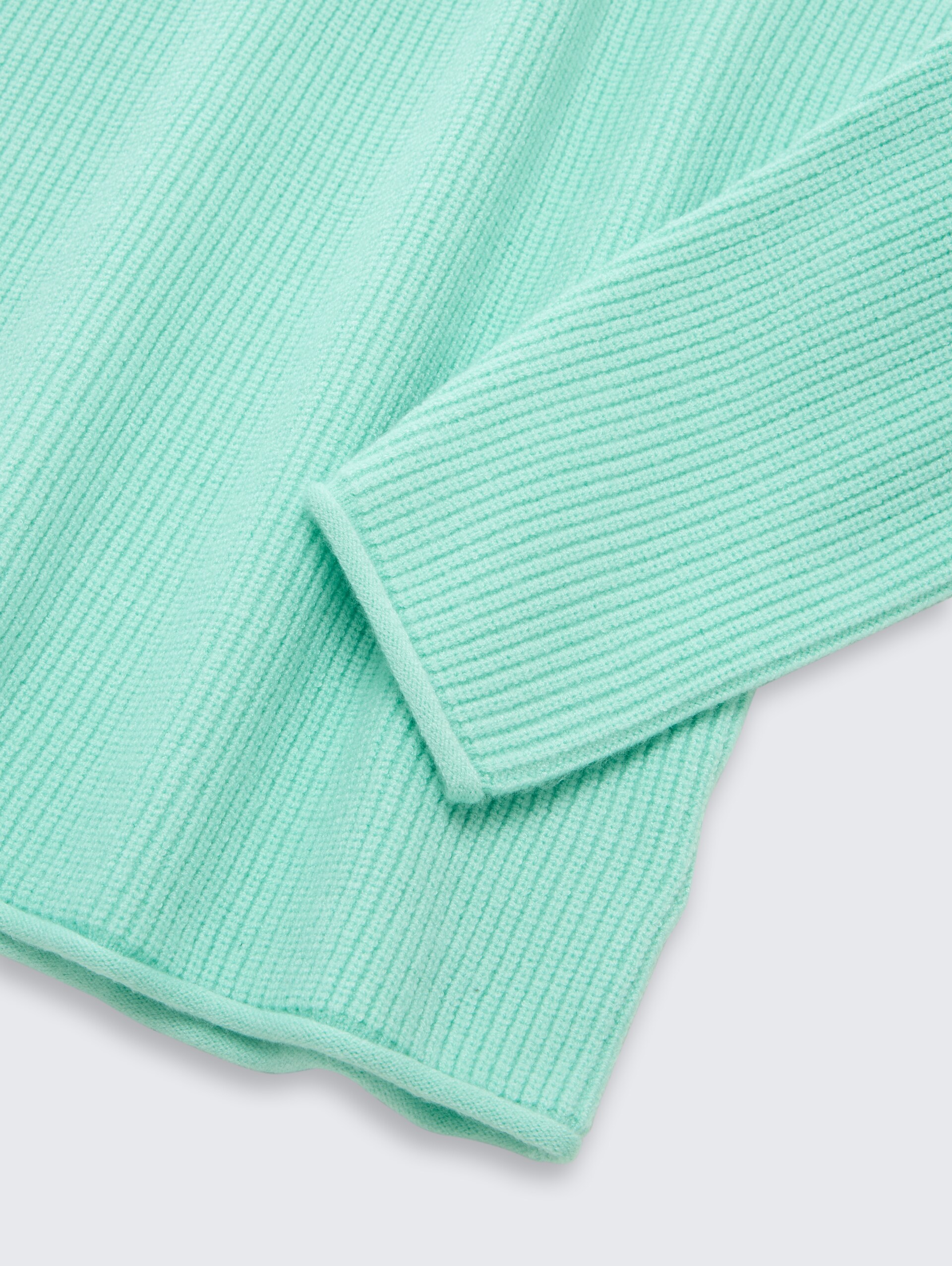 Cropped Strickpullover mit Rundhalsausschnitt - Light Mint - Detail-Model-Ansicht