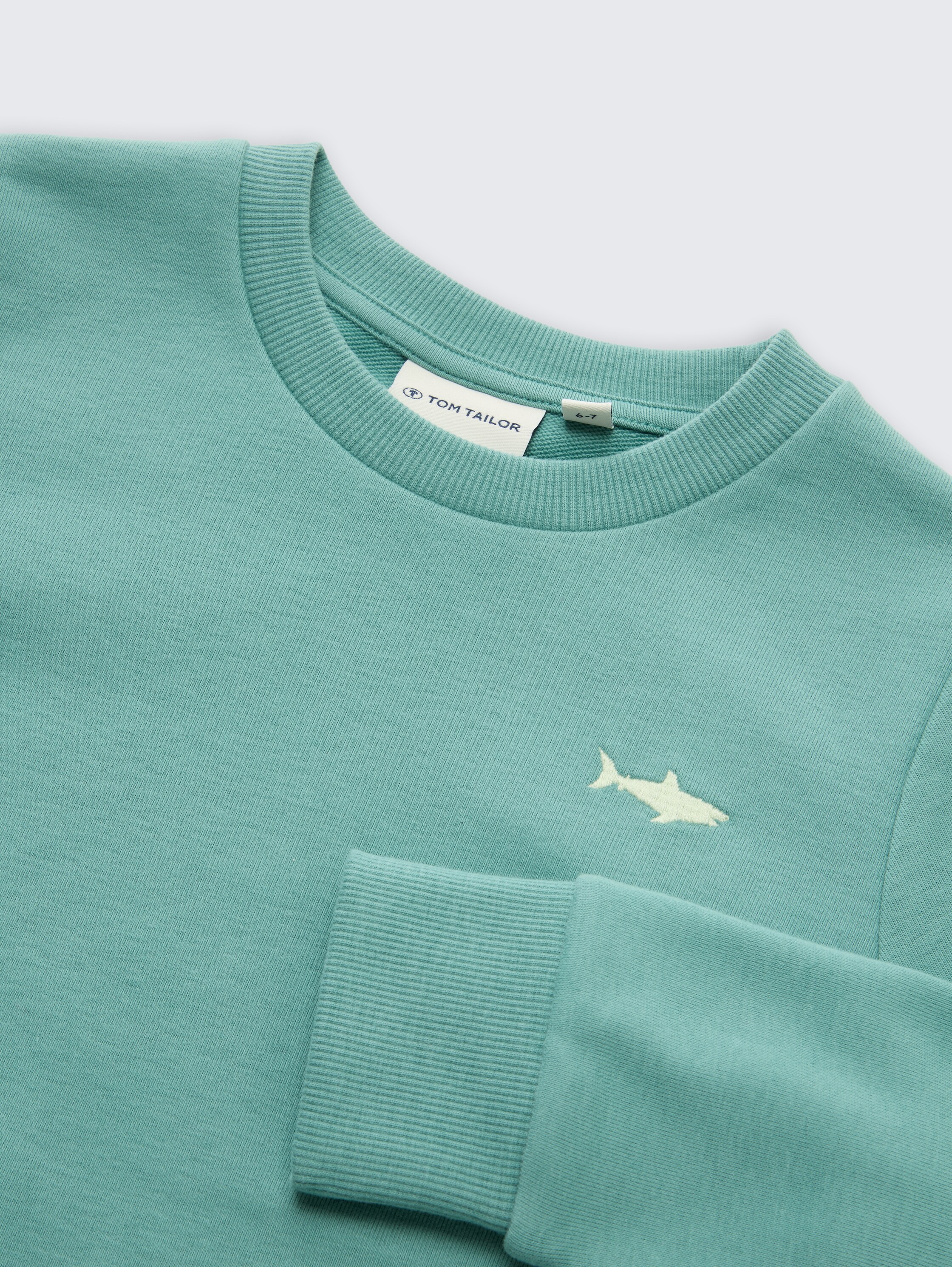 Basic Sweatshirt mit Print - Salvia - Detail-Model-Ansicht