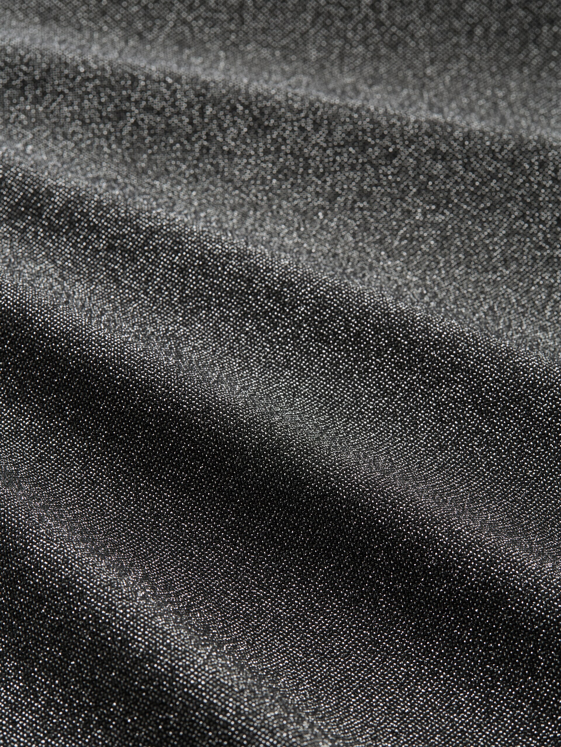 Glitzer T-Shirt mit Fledermausärmeln - black glitter - Material-Ansicht