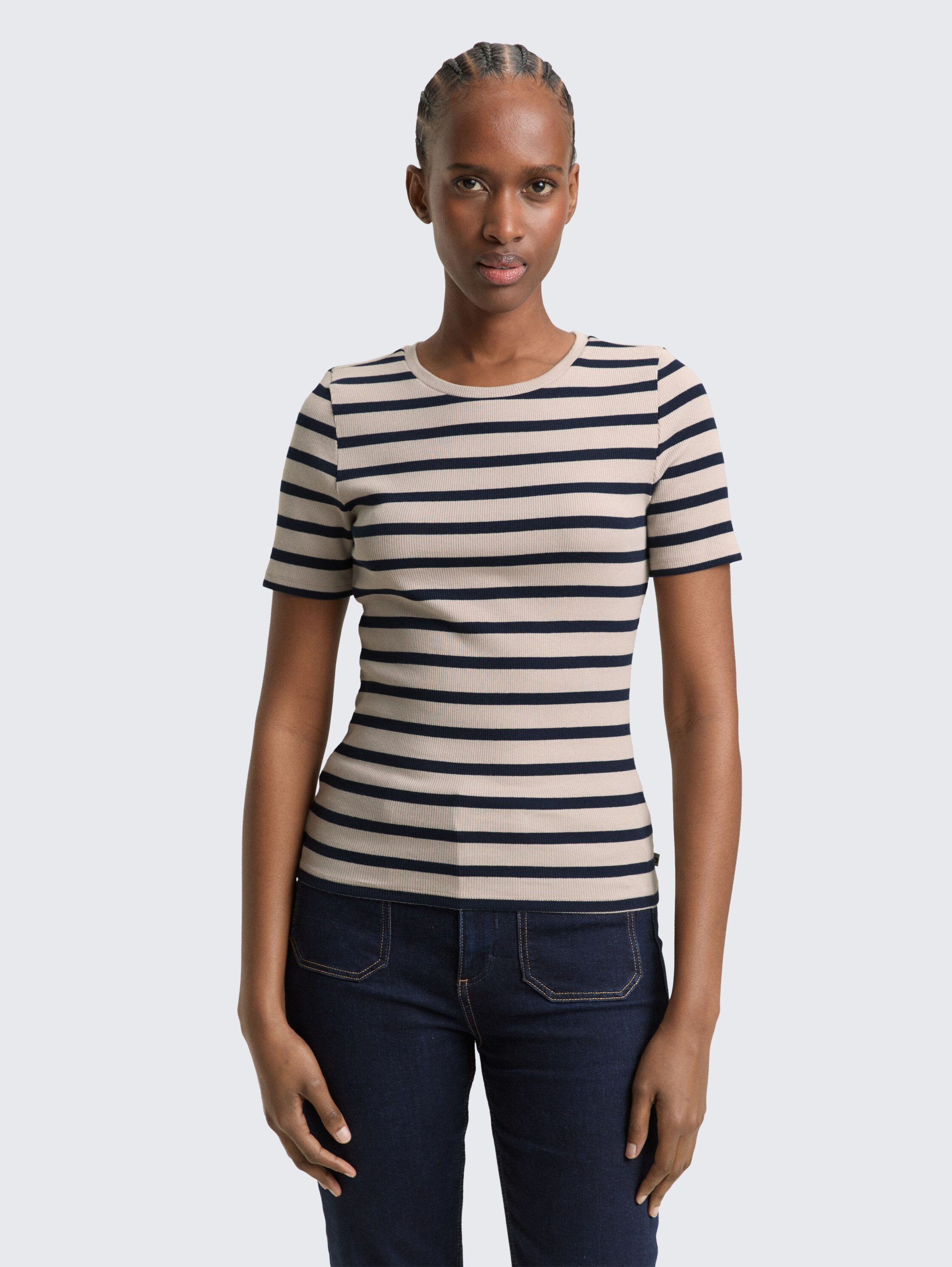 Slim Fit T-Shirt mit Streifenmuster - cloud grey navy stripe - Ausschnitt Model-Vorderansicht