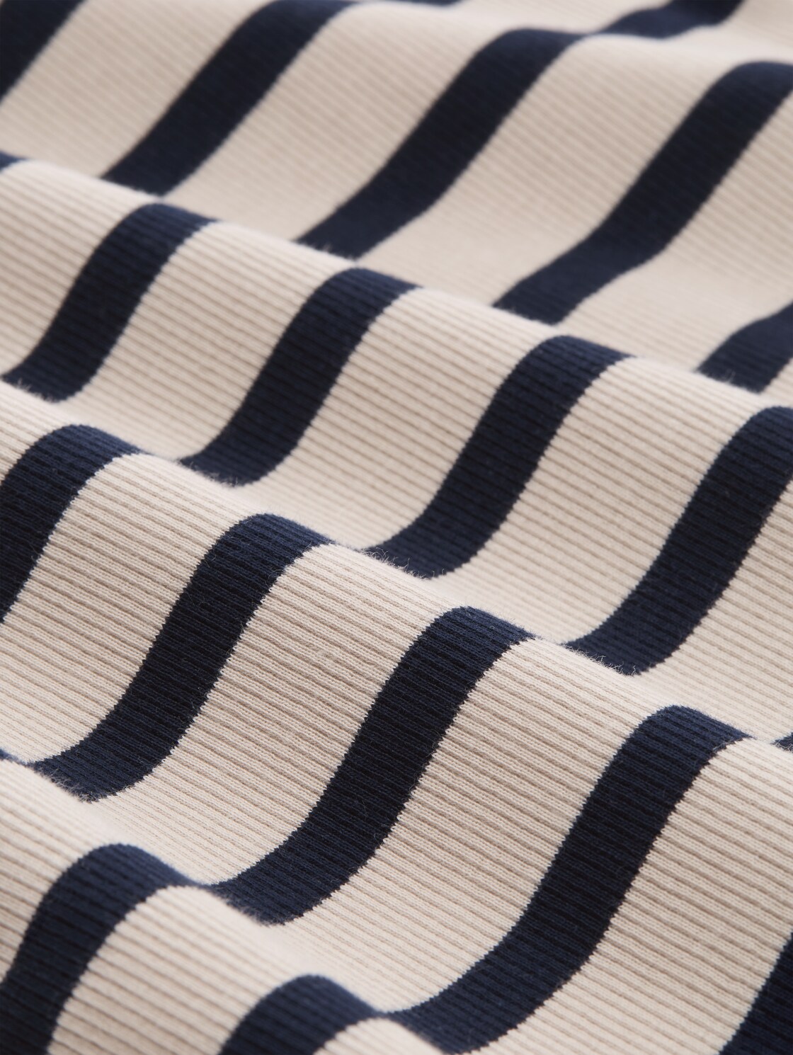 Slim Fit T-Shirt mit Streifenmuster - cloud grey navy stripe - Material-Ansicht