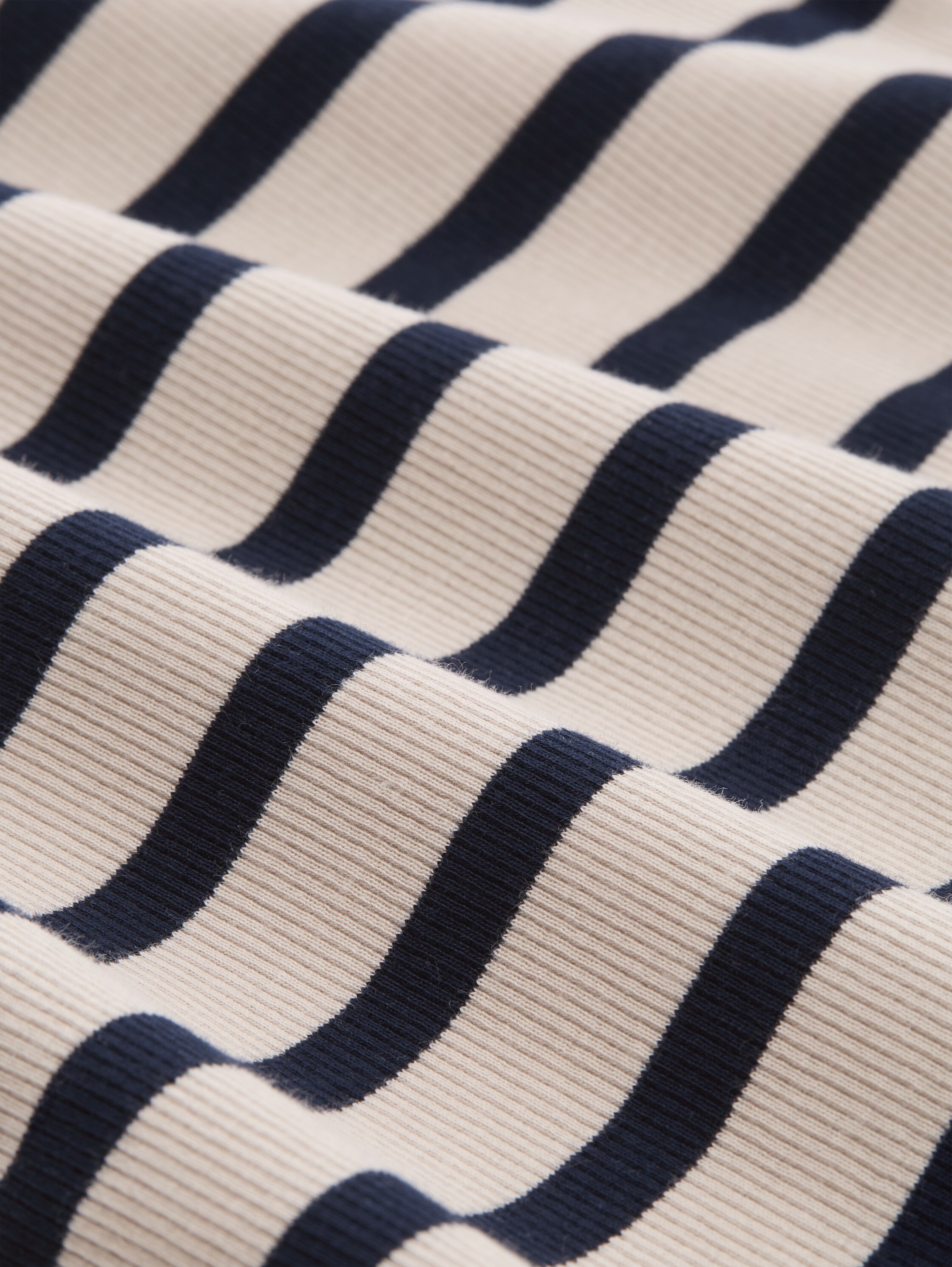 Slim Fit T-Shirt mit Streifenmuster - cloud grey navy stripe - Material-Ansicht