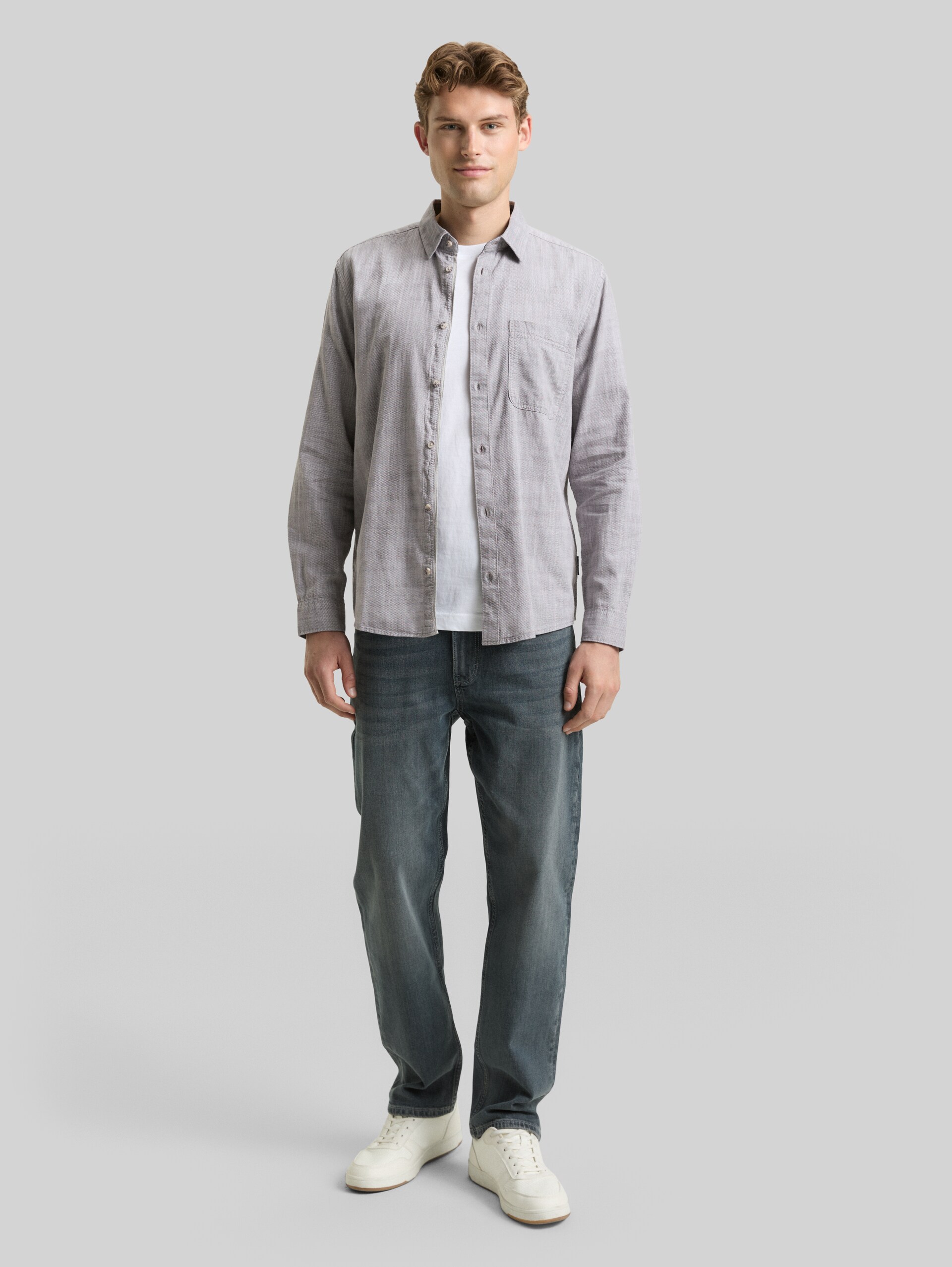 Regular Fit Hemd mit Brusttasche - pavement grey white structure - Model-Vorderansicht