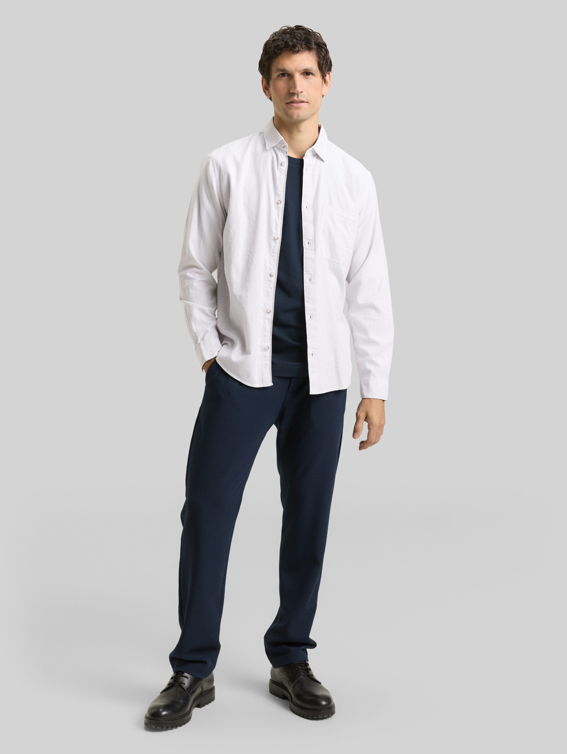 Regular fit shirt with breast pocket - chalk grey white structure - Model front view
