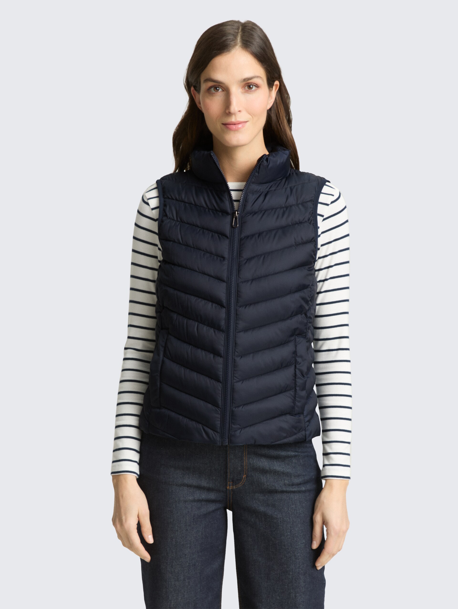 Lightweight Steppweste aus wasserabweisendem Material - sky captain blue - Model-Vorderansicht