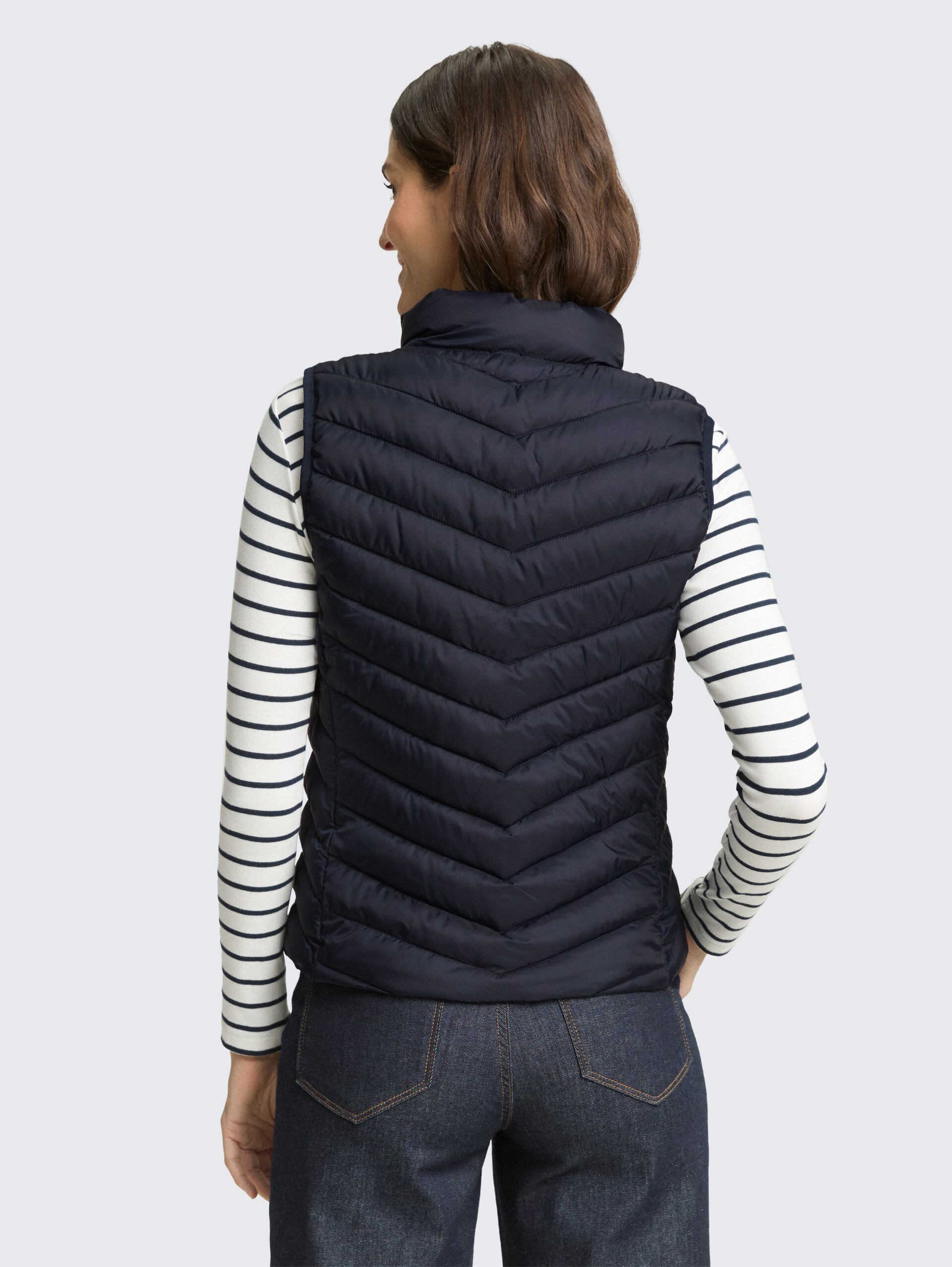 Lightweight Steppweste aus wasserabweisendem Material - sky captain blue - Model-Rückansicht