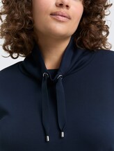 Plus Size - Scuba Sweatshirt mit Stehkragen - sky captain blue - Detail-Model-Ansicht